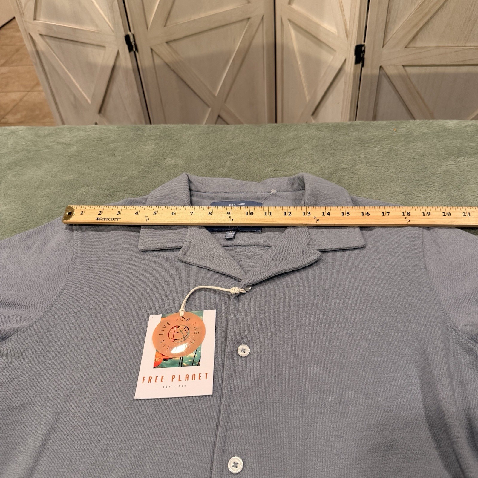 NWT Free Planet Men’s Medium Camp Collar Button Front Shirt Blue