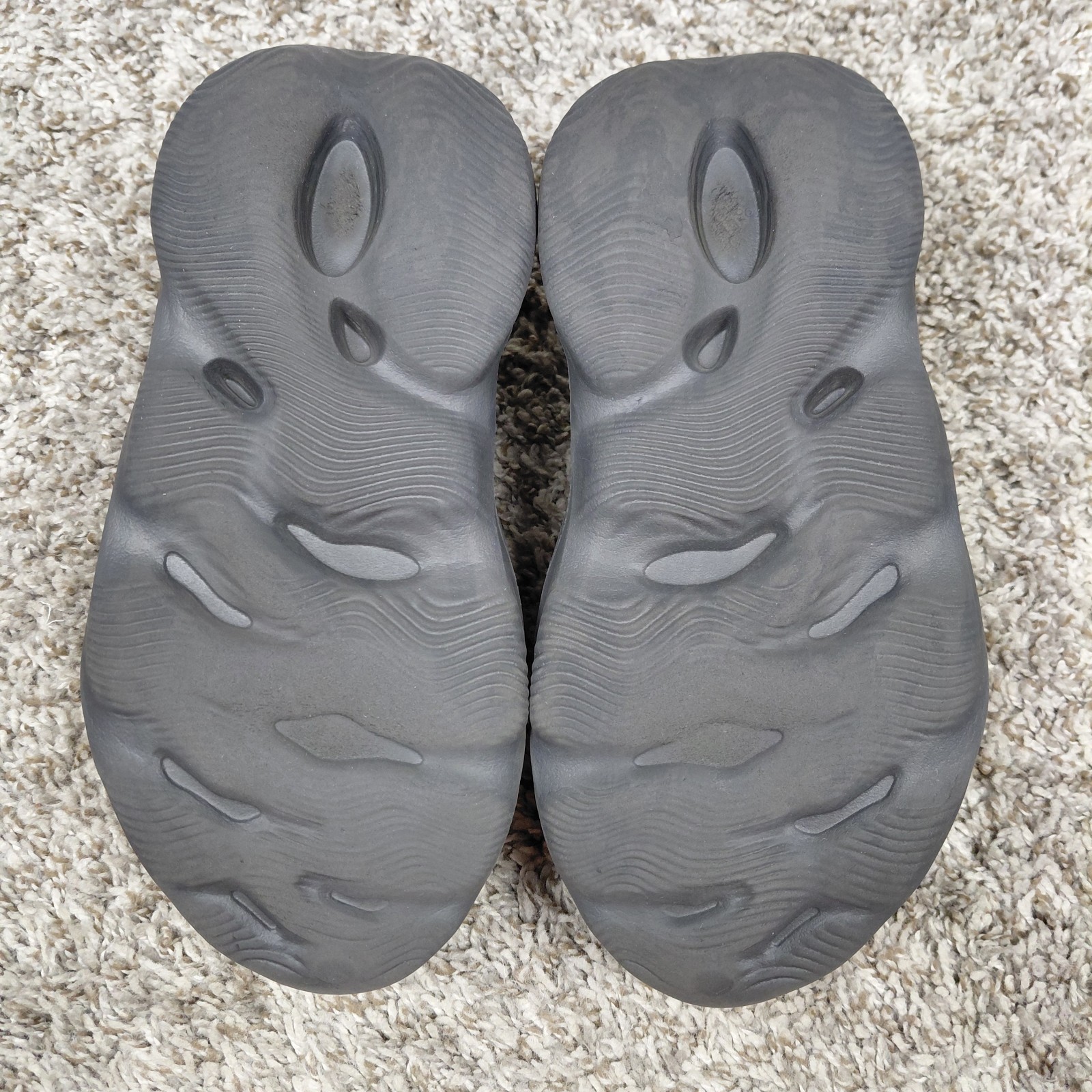 Adidas Yeezy Foam Runners Mens Size 8 Carbon YZY RNR