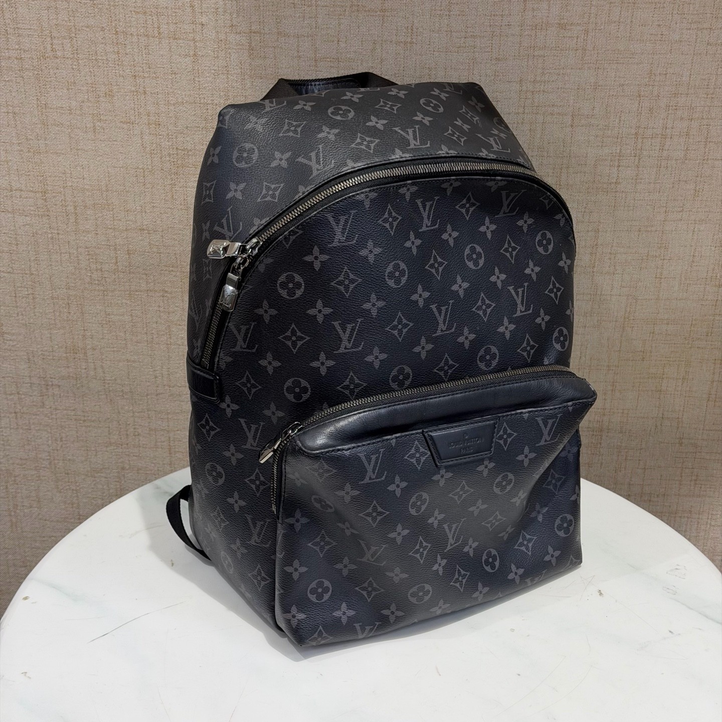 LOUIS VUITTON Black letter print Discovery Backpack For Men