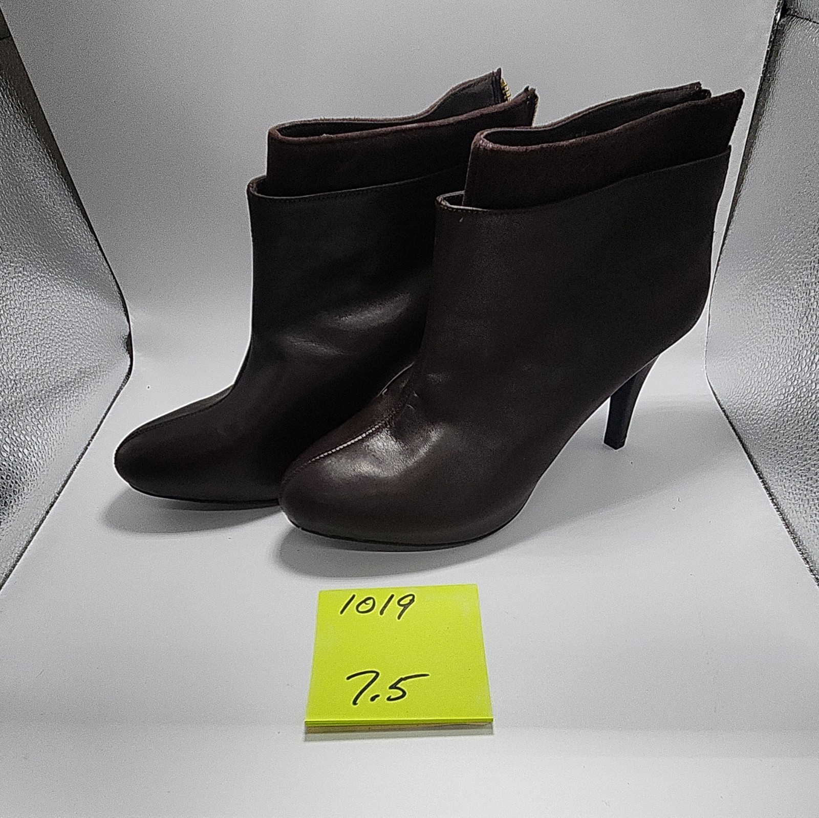 Me Too Women’s Brown Leather Ankle Bootie Boots Zip Round Toe US 7.5 EU 38