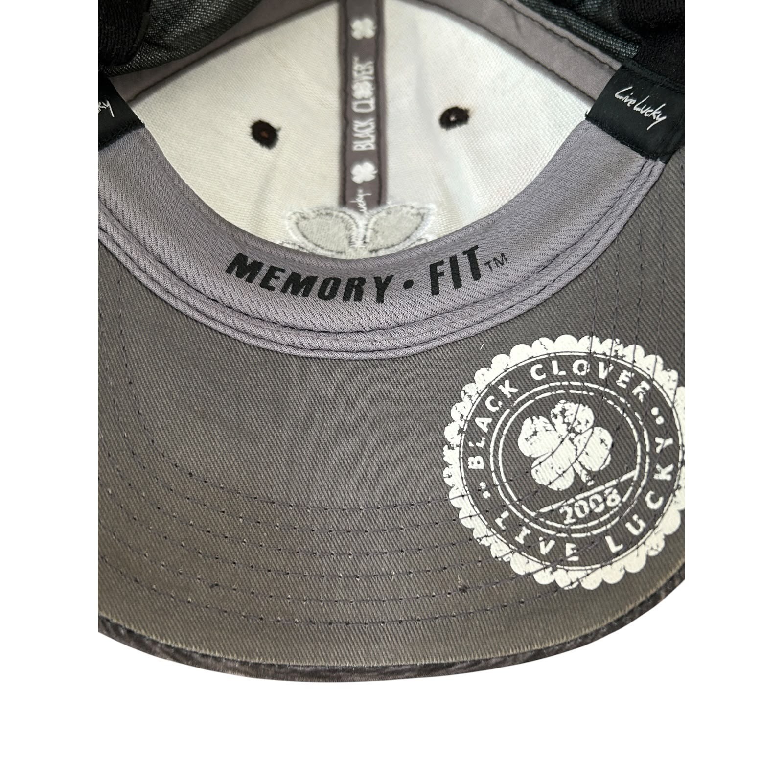Black Clover Luck Memory Fit Flexfit Baseball Cap Gray Heather S/M Golf Hat