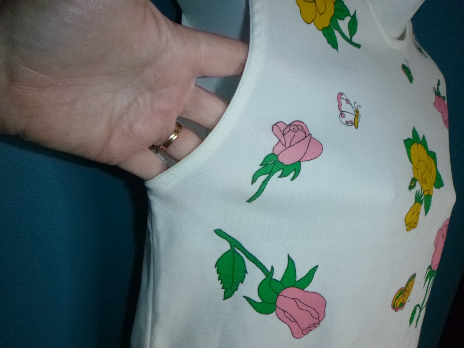 Vtg 60s 70s MOD Poly Knit Novelty Shirt Roses & Butterflies Sz M