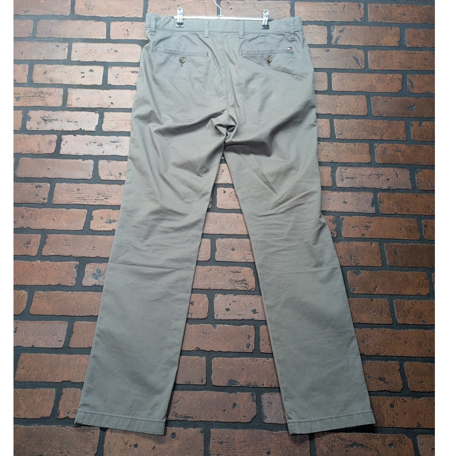 Tommy Hilfiger Men’s 33×32 Slim Fit THFlex Stretch Gray Chino Pants