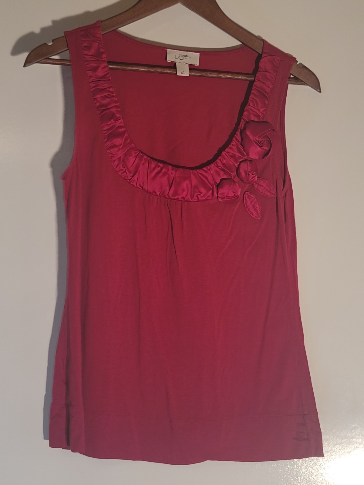 Loft Top Womens Red Small Sleeveless Scoop Neck Rose Detail Neckline Hand Wash