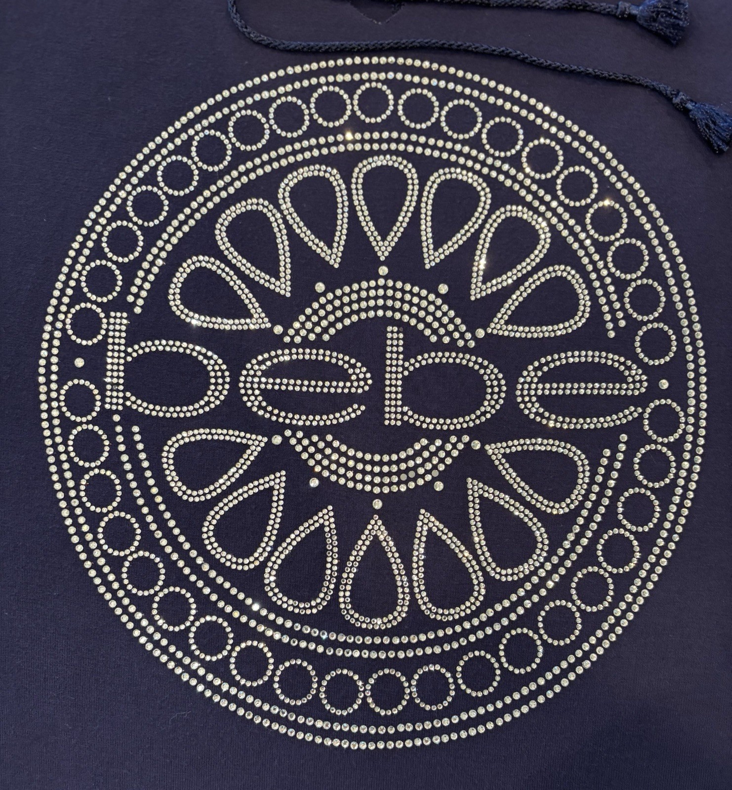 Rare bebe Women’s Navy Rhinestone Logo Medallion Scoop Neck Tie Front Tee Sz S/P