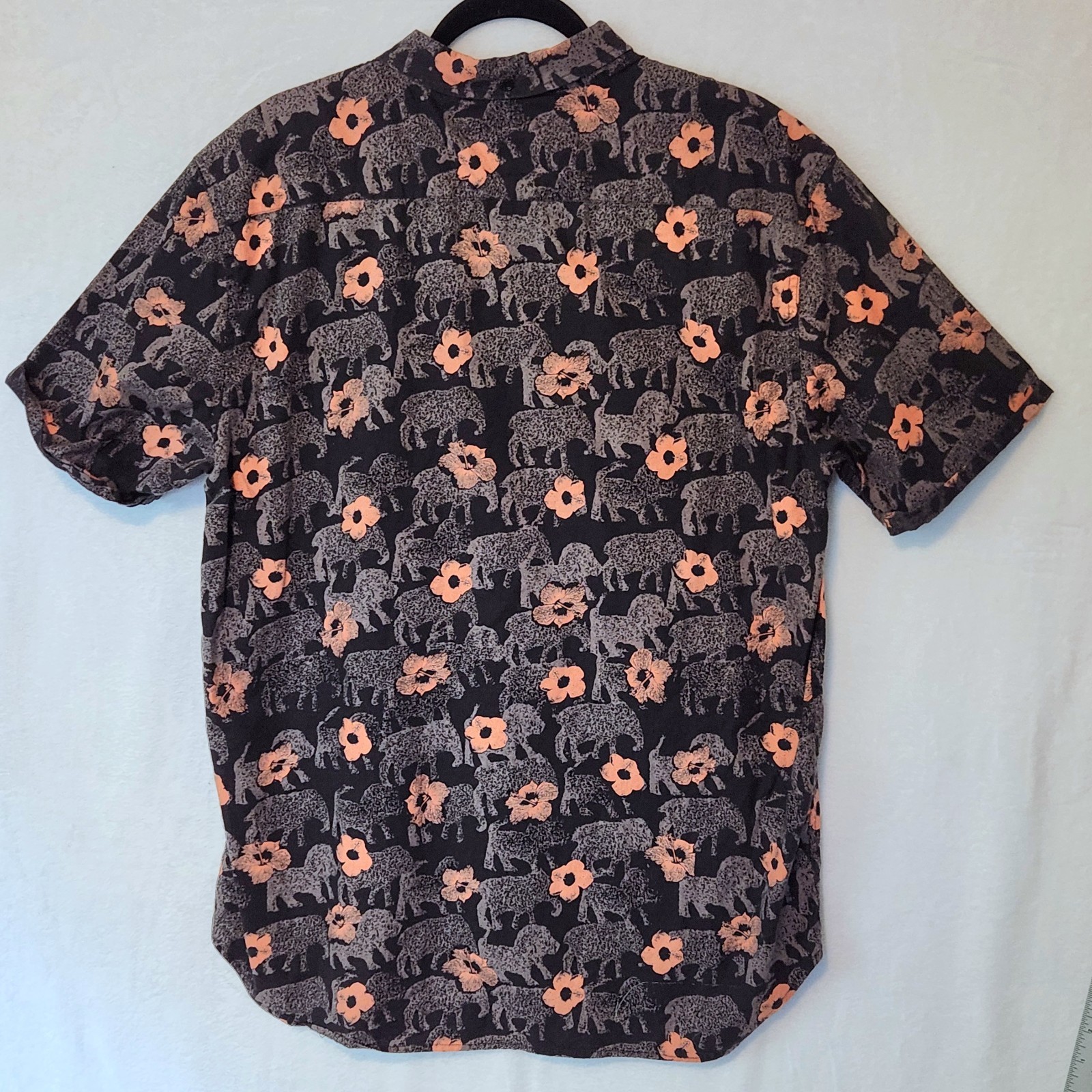Quicksilver Men’s XL Modern Novelty Elephant Hibiscus Hawaiian Shirt Cotton