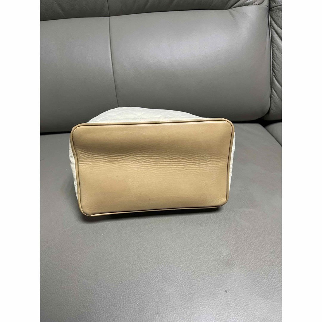 CHANEL Chain Shoulder Bag Leather Matelasse Ivory Beige Size: W:8.7 × H:7.9 in.