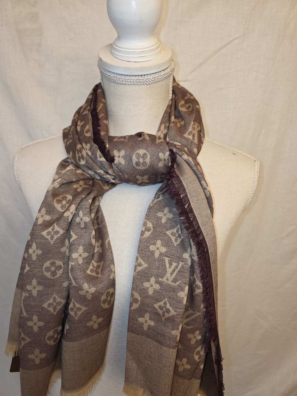 100% Authentic LV Scarf Shawl Stole Wrap 65% Cashmere 35% Silk Brown PreOwned