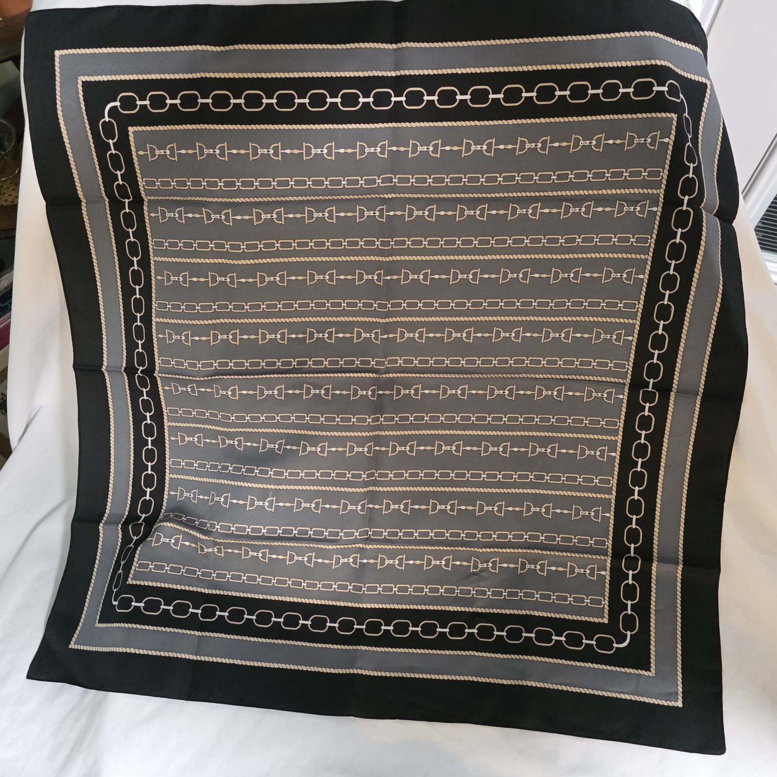 Winkles Scarf 27″×27″ Links In A Chain