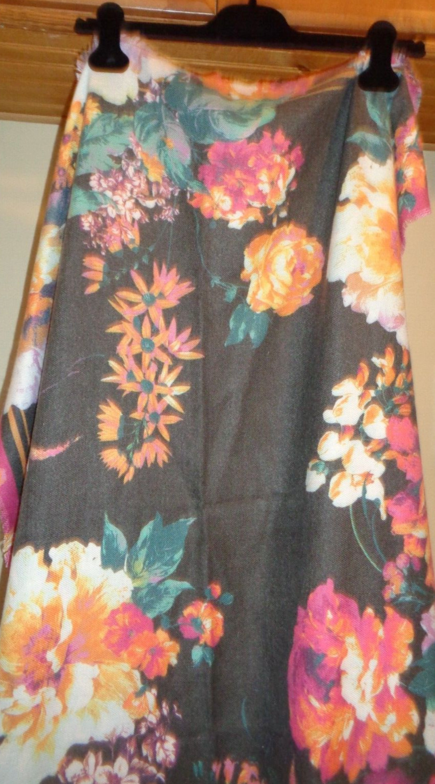 VINCE CAMUTO MULTI PAINTERLY BLOOM LONG AND WIDE SUPERSOFT WRAP NWT 30X76 IN