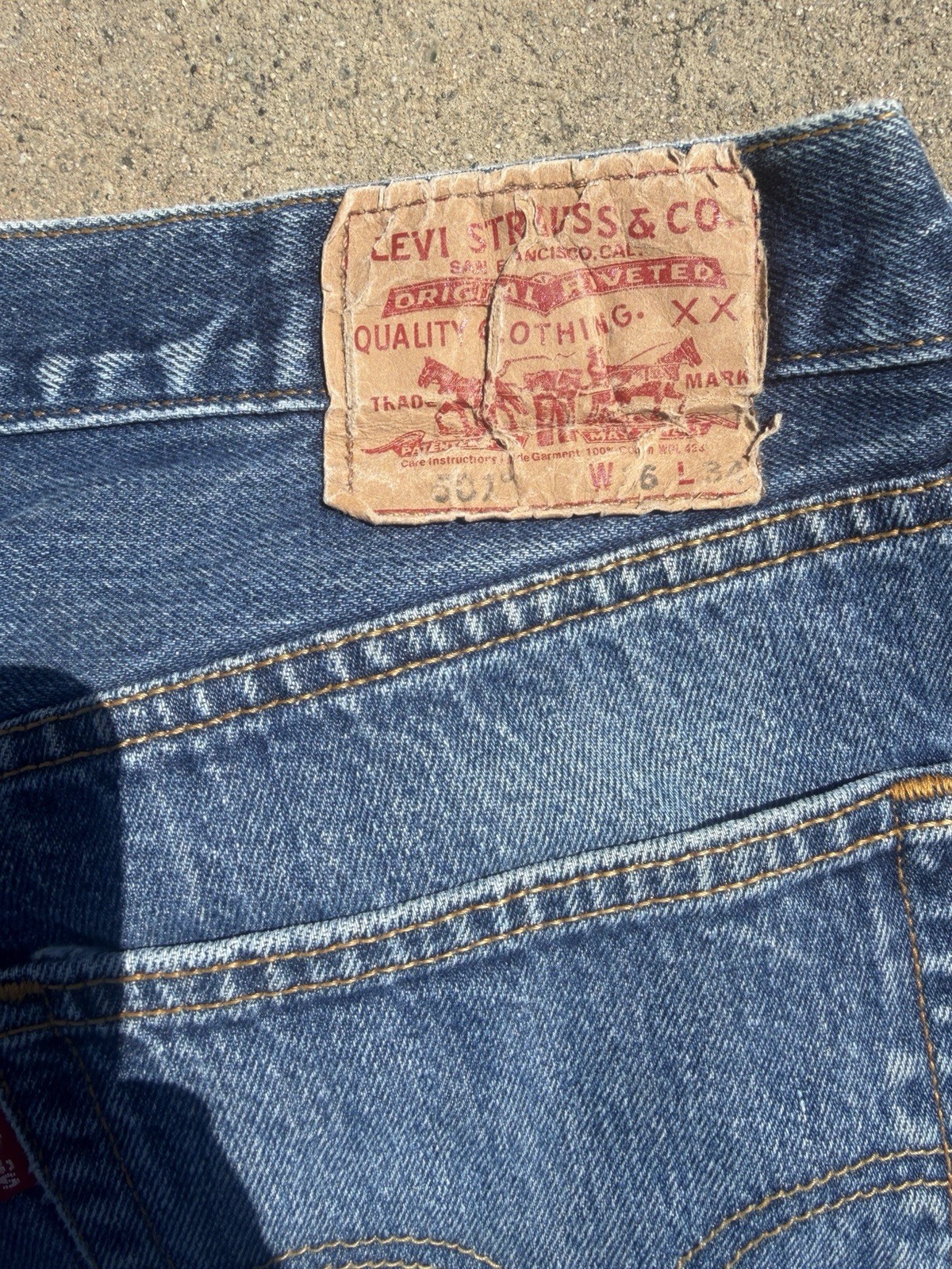 Vintage Levi’s 501 boot cut jeans button fly, dark blue wash size 34