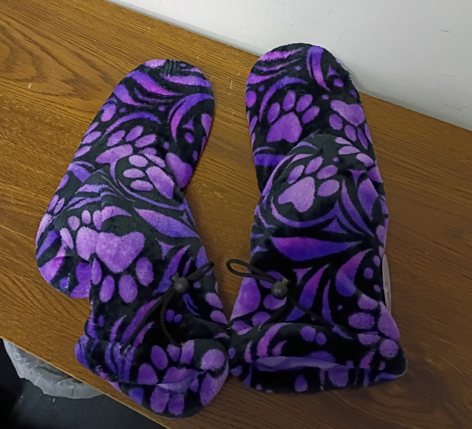 Animal Rescue Site Super Cozy Deluxe Paw Non-Slip Toggle Slipper Booties Sz L/XL