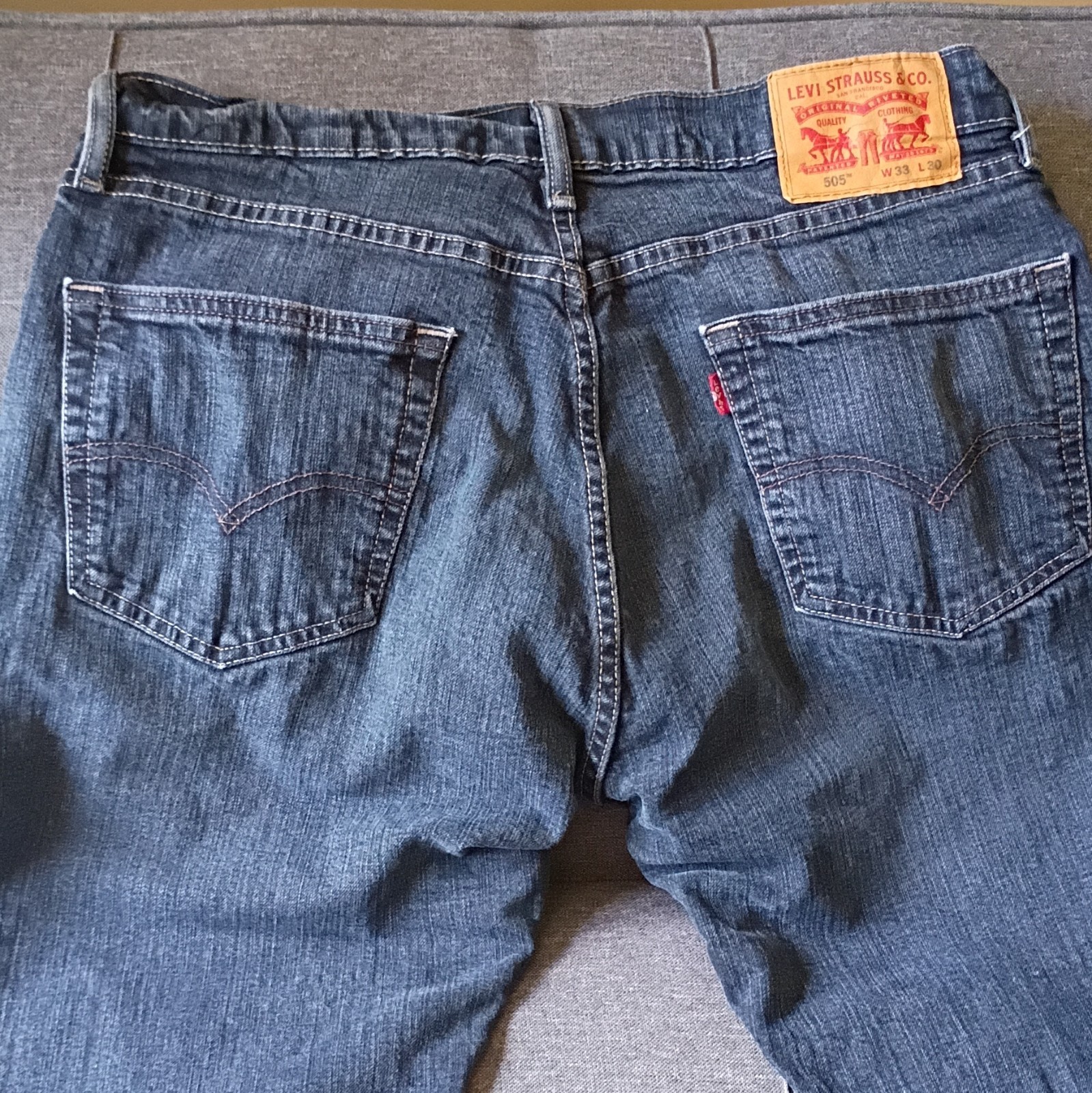 Levi’s Men’s 505 Regular Fit MidRise MediumWash BlueDenim Jeans 33×30 98%Cotton