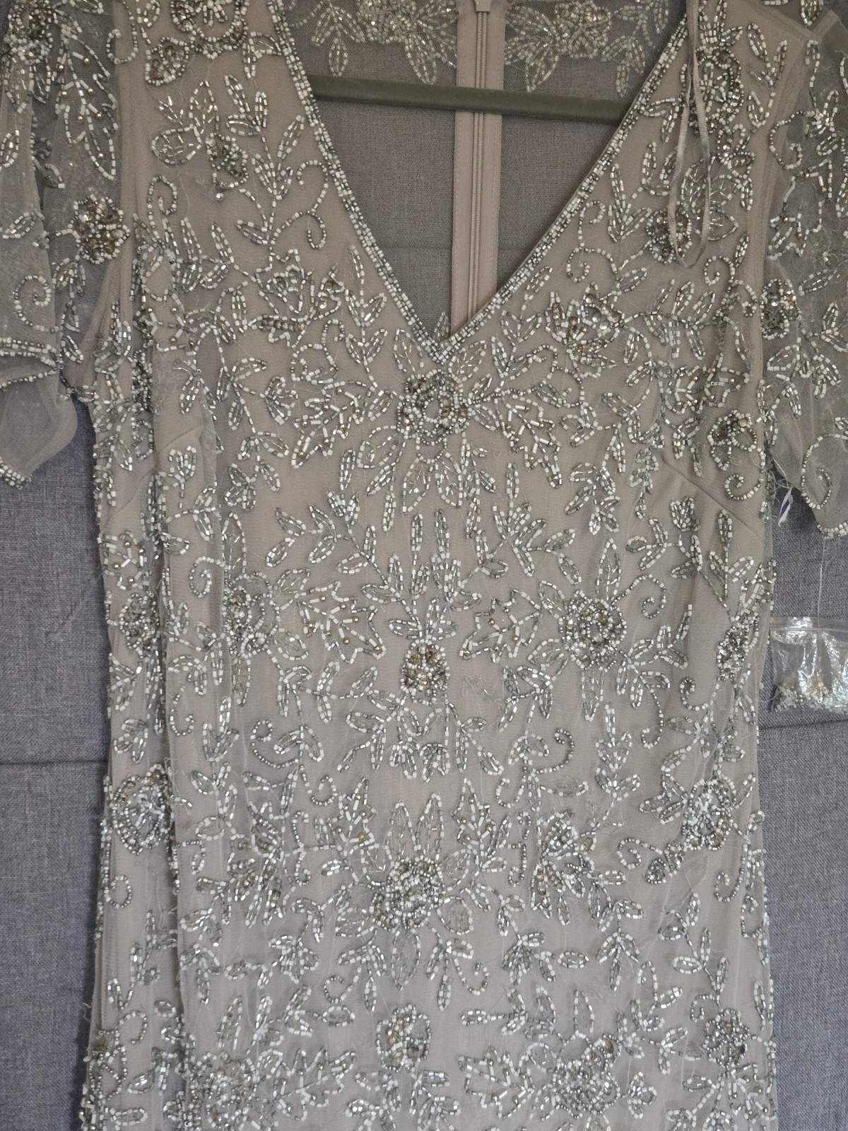 $269 Pisarro Nights Evening Gown Maxi Beaded V Neck Size 8 Silver