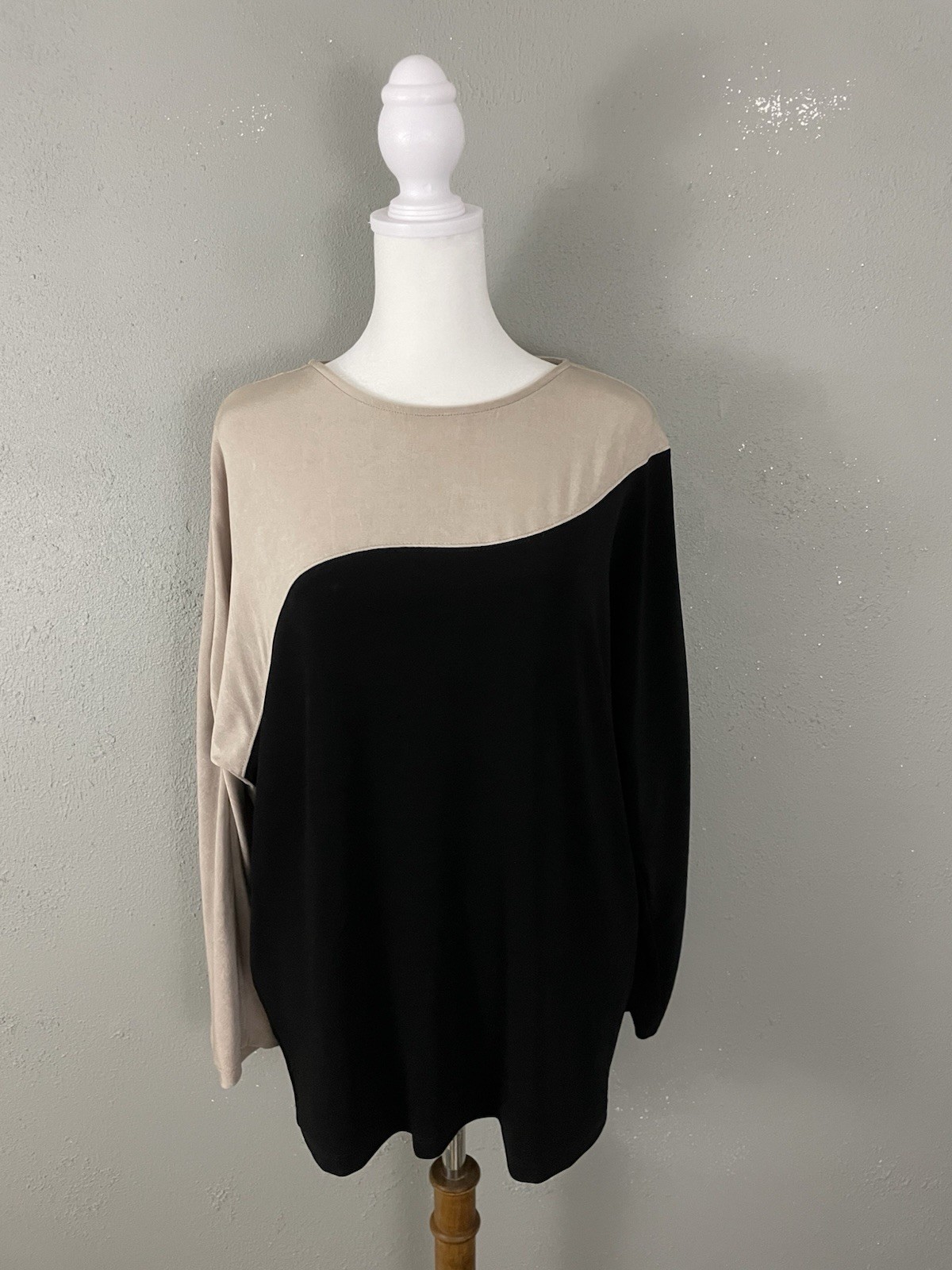 Chicos Travelers Slinky Knit Top Size 1 Medium Black Beige Art to Wear Blouse