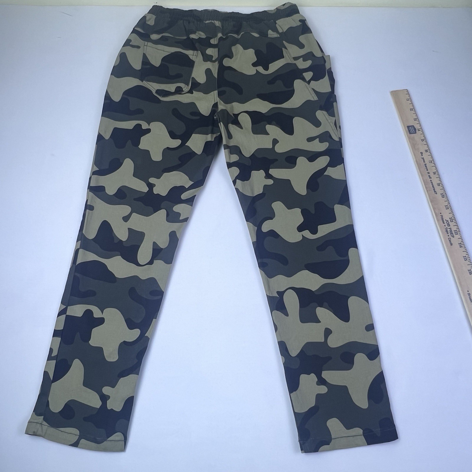 Active USA Camouflage Jogger Pants Size Medium Elastic Waist Zip Pockets