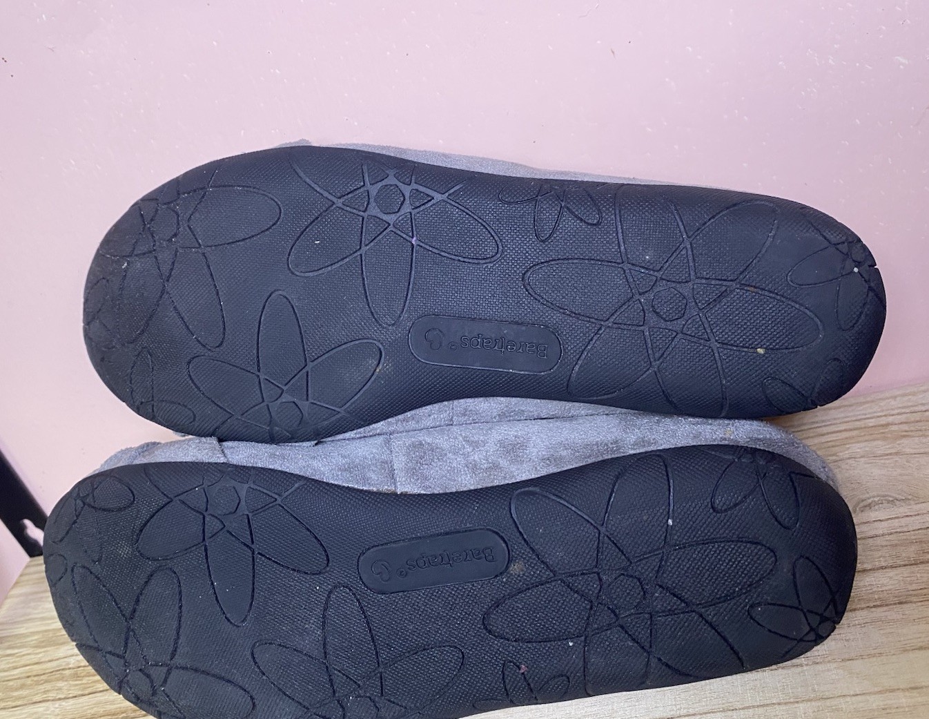 Baretraps Womens Size 7.5 Gray Faux Suede Ballet Flats Bow Slip On Comfort Shoes