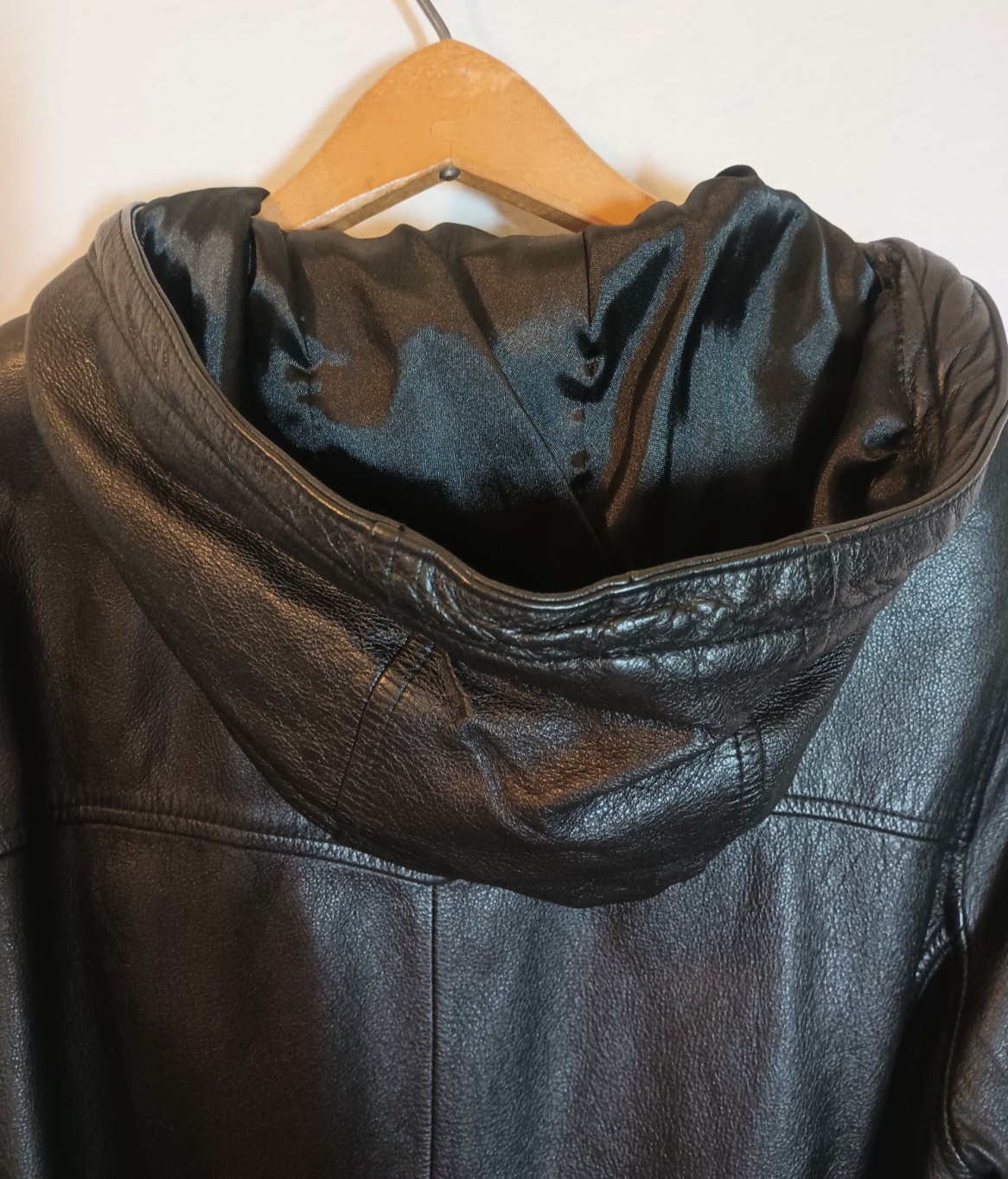 Wilsons Leather jacket, women’s M, black, hooded, zip & sash. DS07