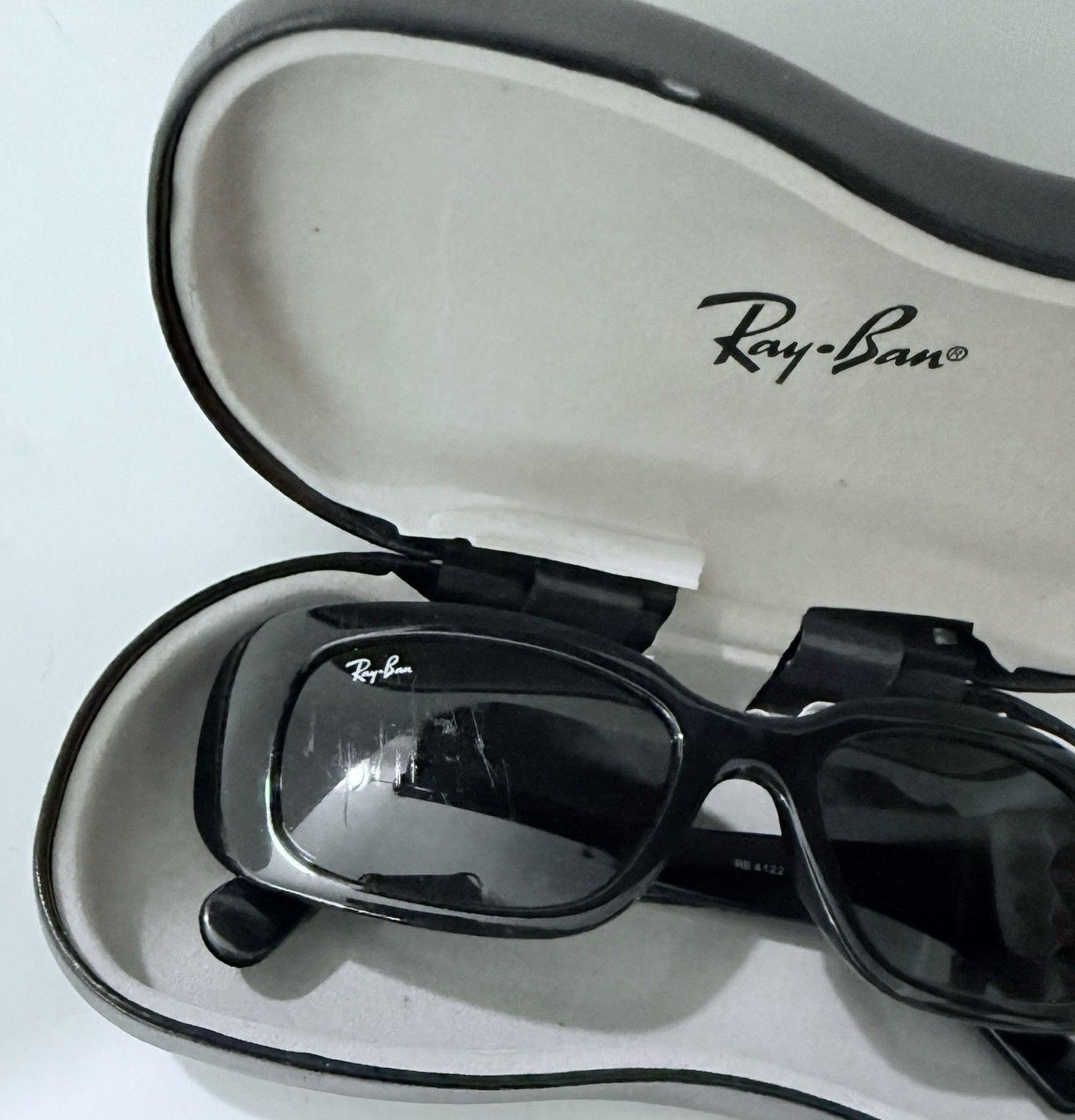 Ray-Ban Sunglasses RB 4122 601/71 3N Polished Black Frames With Case (scratched)