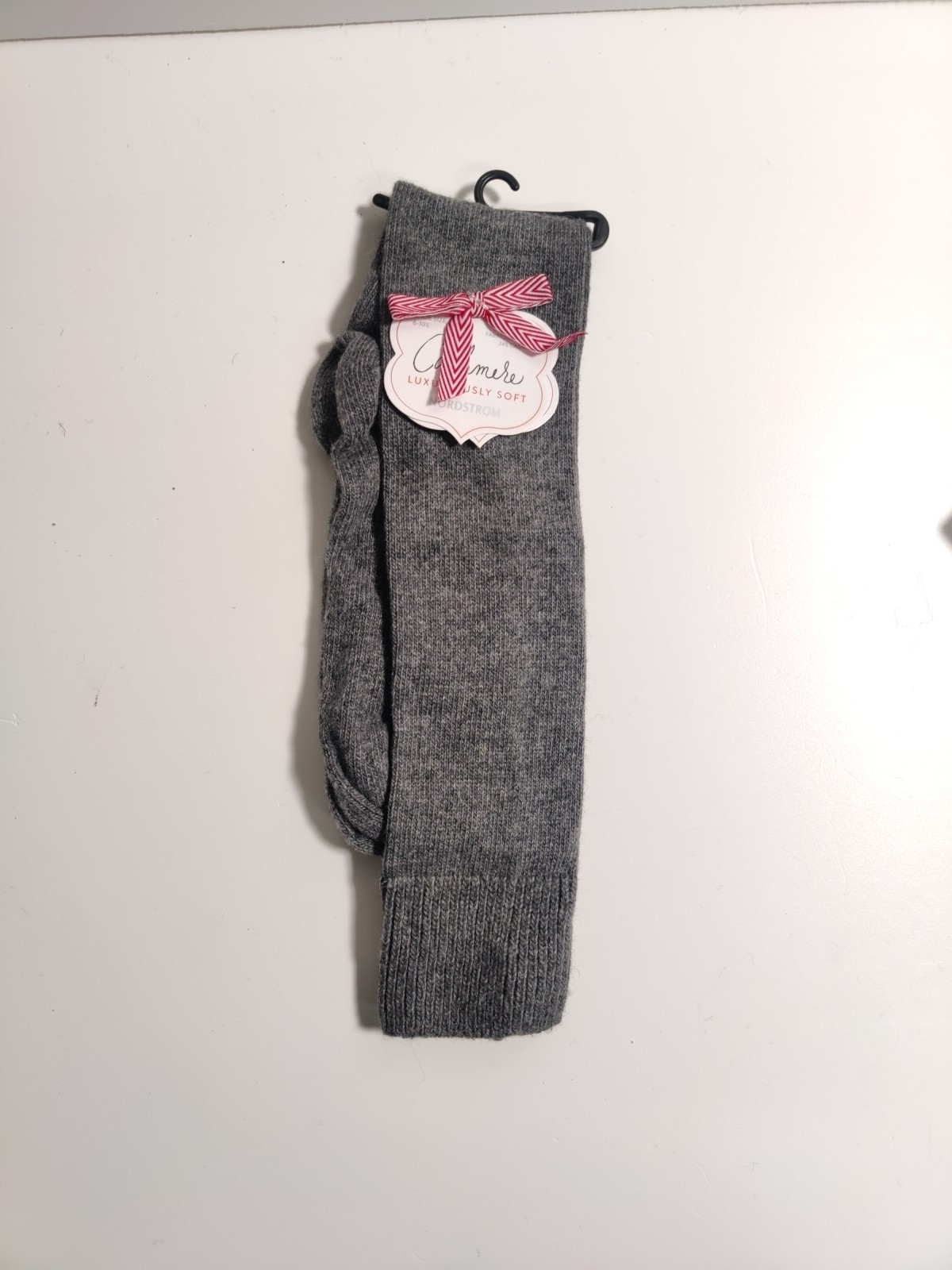 Nordstrom-Woman’s socks-grey -cashmere blend-NEW WITHOUT TAGS-Made in USA**N16**