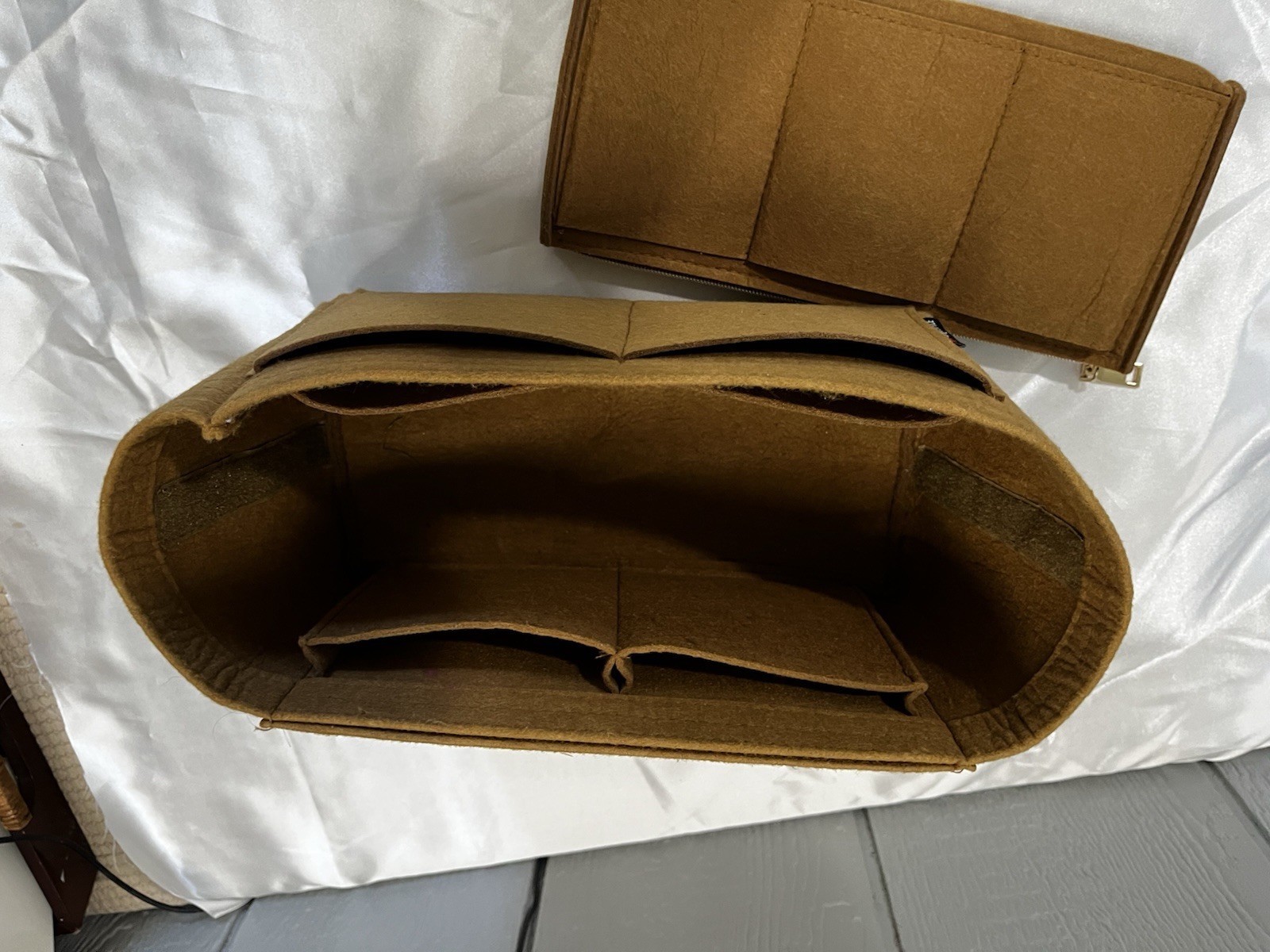11x6x6 OMYSTYLE Felt Purse Organizer Insert in brown. Removable section