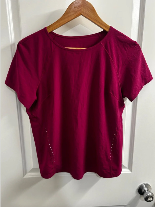 Lululemon Lightweight Stretch Running Short Sleeve Shirt Women 6 Magenta LW3FFZS