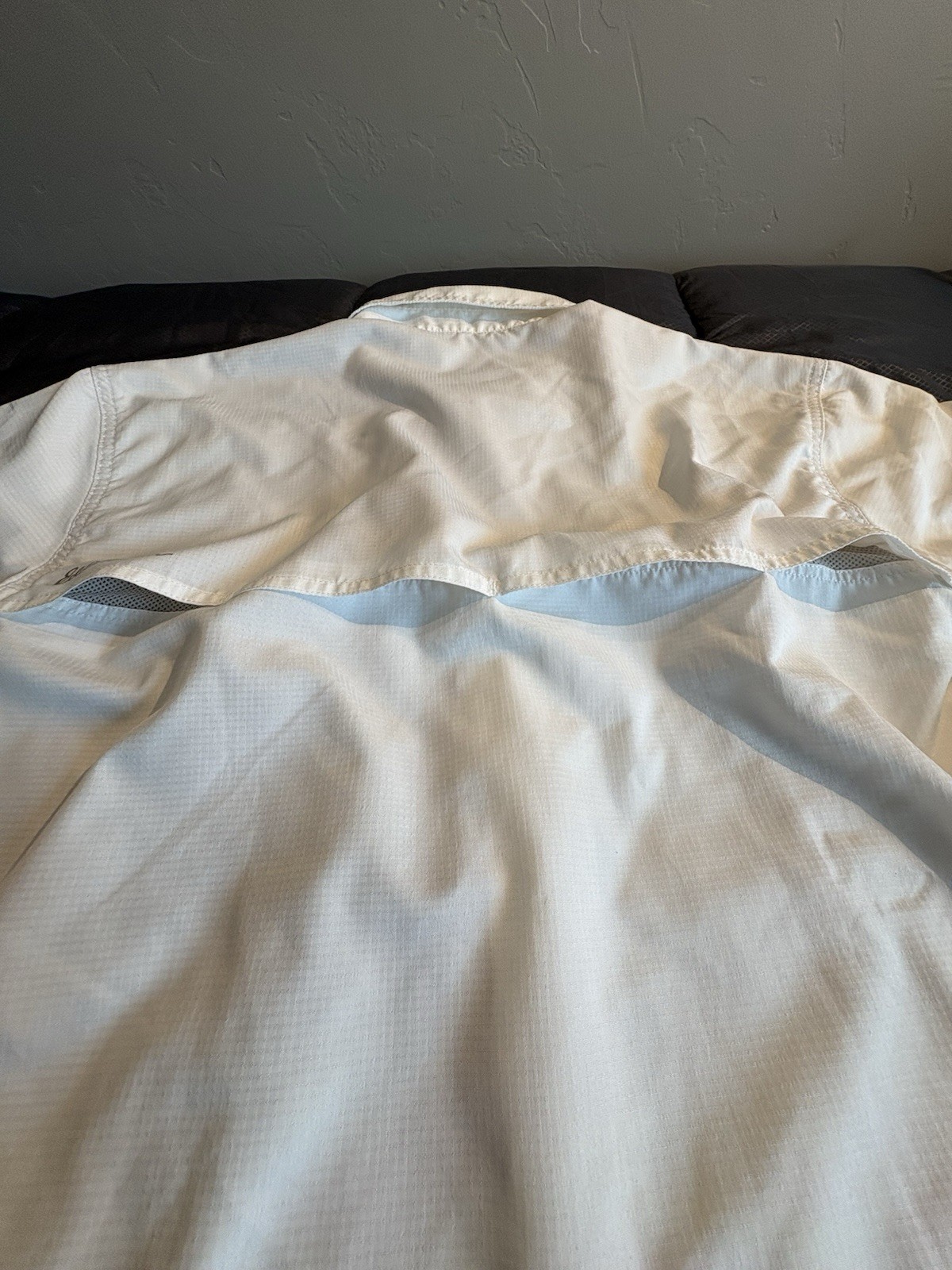 Eddie Bauer Men’s L/G White Solid Short Sleeve Button-Up Fishing Shirt.