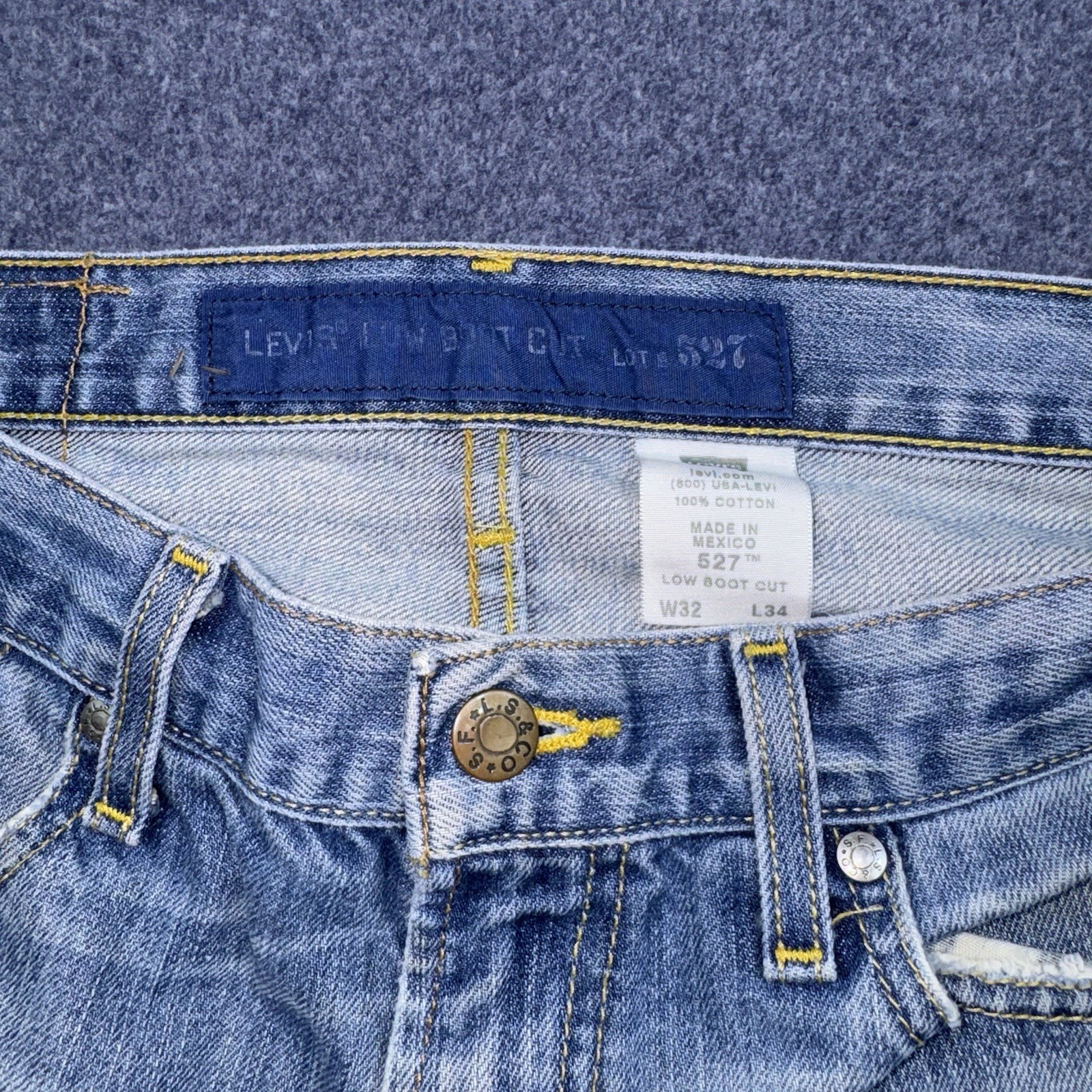 Y2K Vintage Distressed Levi’s 527 Low Boot Cut Men’s Jeans Medium Wash 32×34