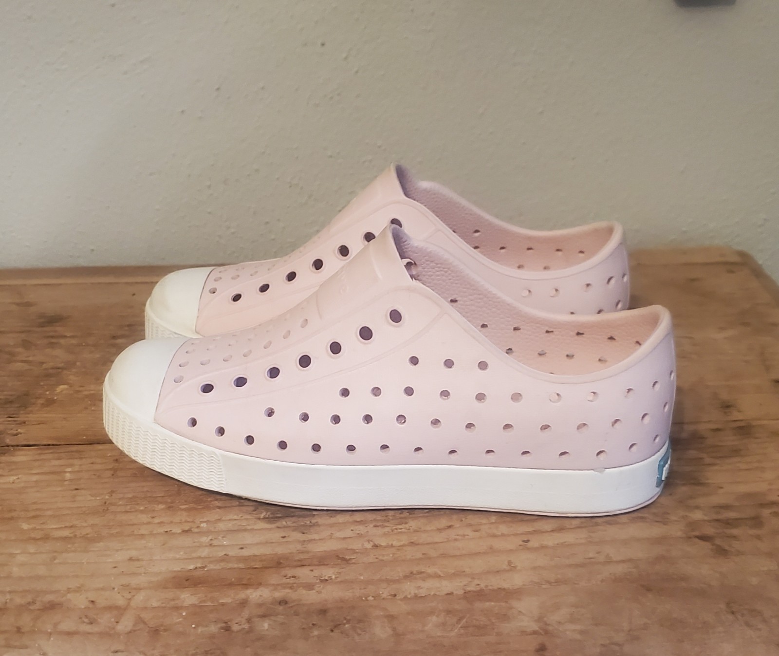 Native Jefferson Girls Shoes Size J1 Sneaker Water Shoes Lightweight Milk Pink