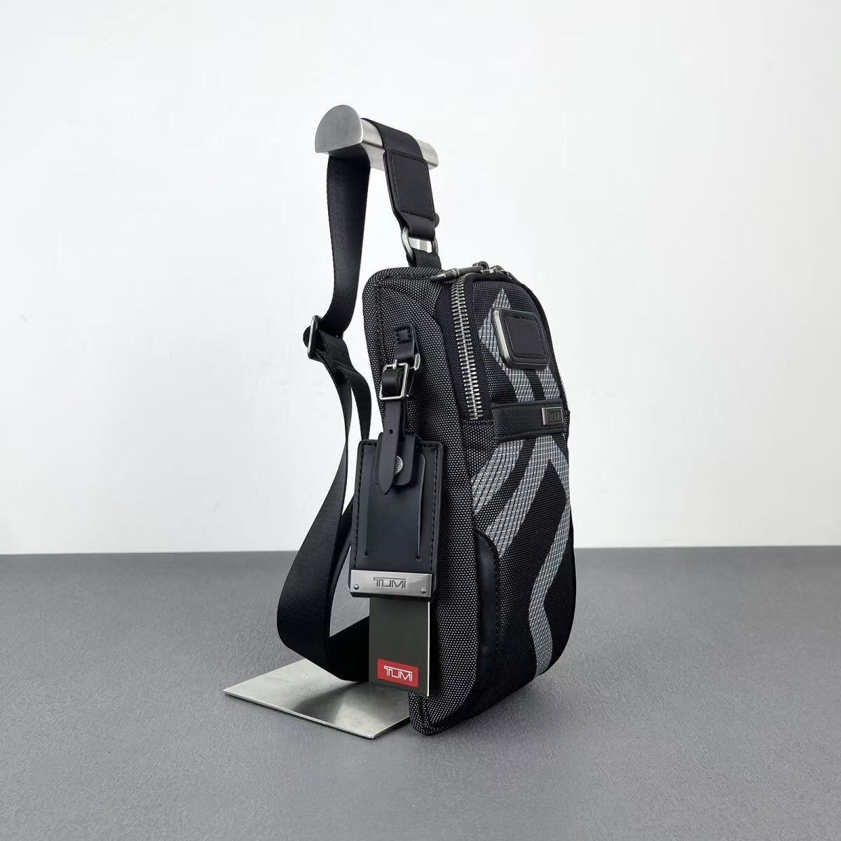 NEW TUMI Alpha 3 Compact Sling One Shoulder Bag Popular Model Black outlet