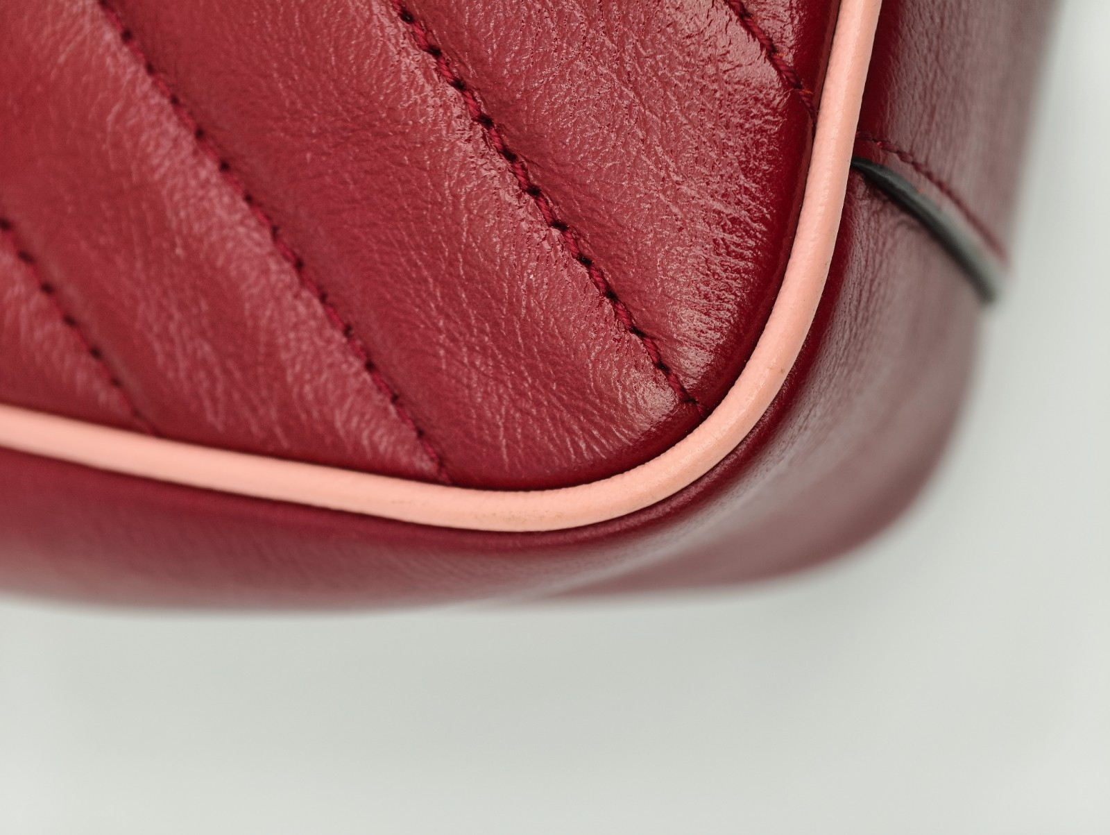 Authentic Gucci GG Marmont Medium 26cm Red Leather Pink Piping Torchon GG Should