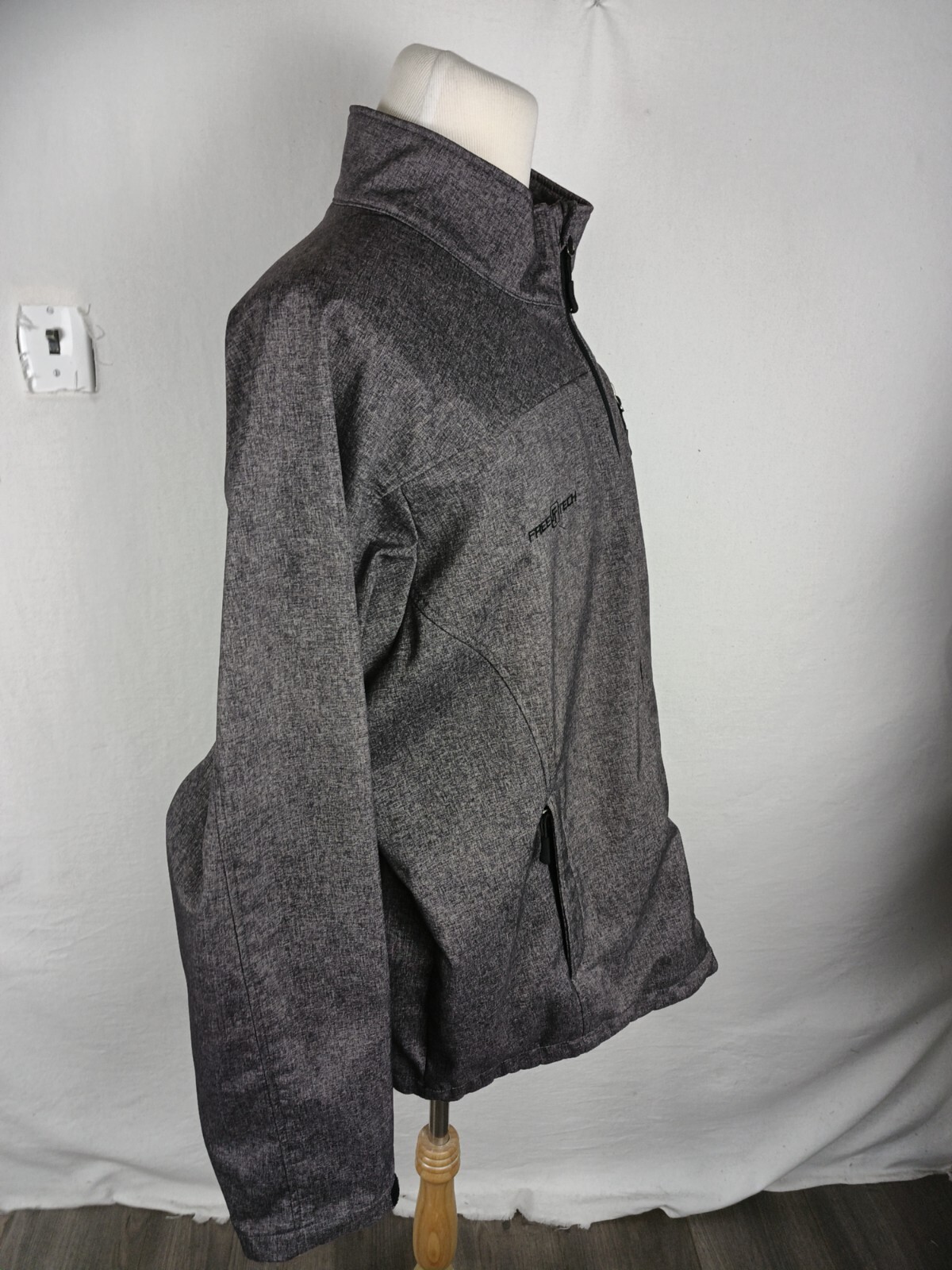 Freetech Mens Sz XL gray Active Wear Jacket B63