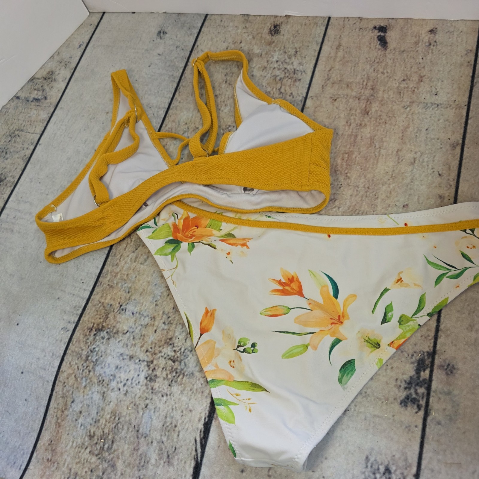 Cupshe Floral Bikini Womens Sz M Criss Cross Tropical Coastal Beach Yellow