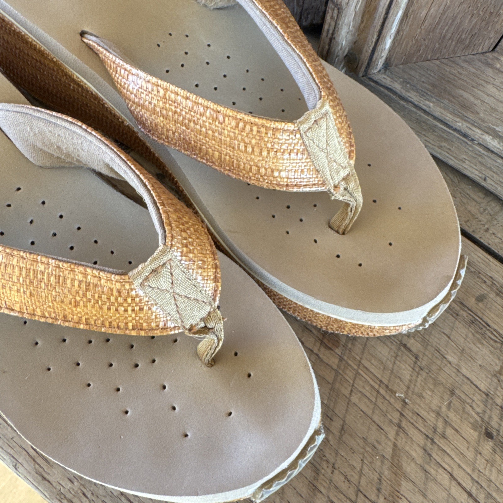 Volatile Island Womens 9 Wedge Sandals Raffia Woven Comfort Insole Chic Vibe