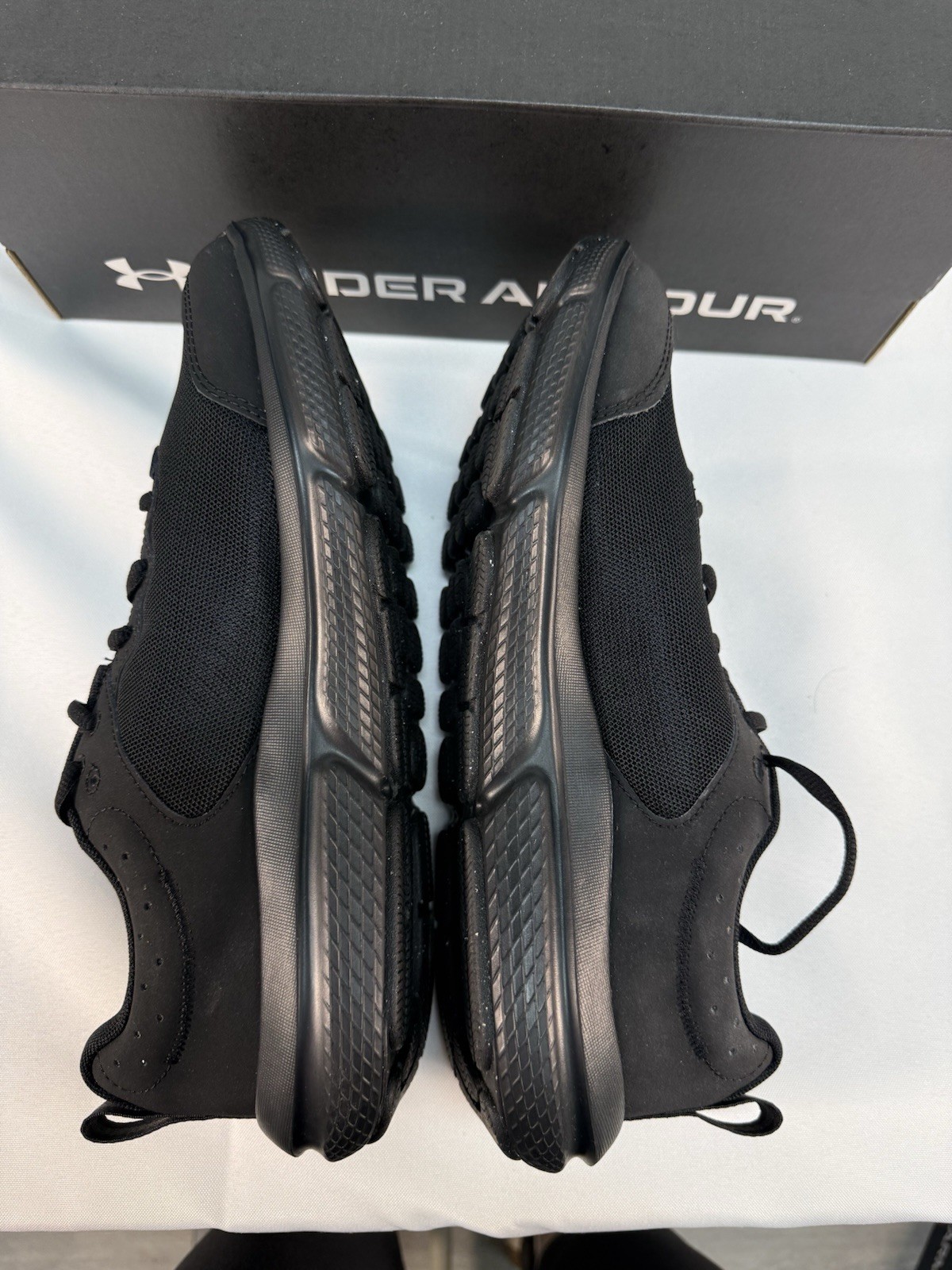Under Armour Men Charged Assert 10 Running Shoes ALL Black EXTRA WIDE Sneakers