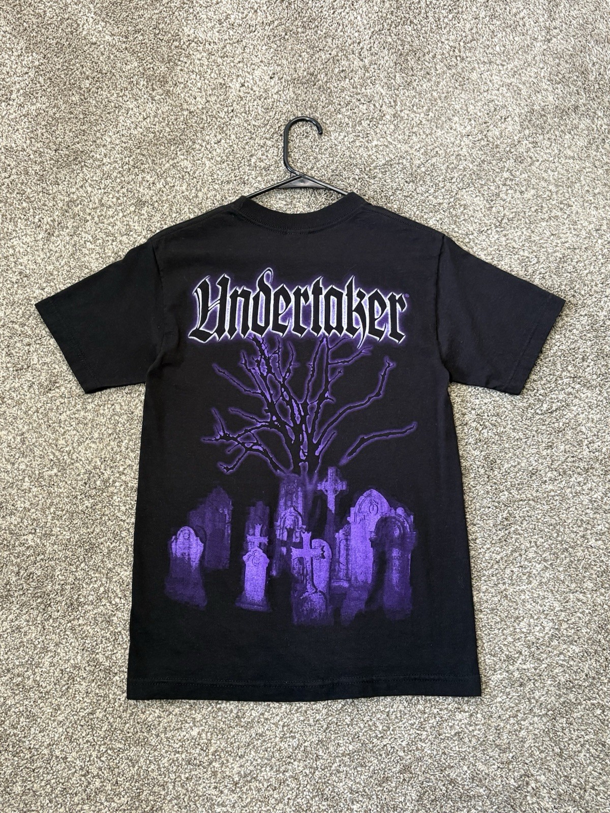 WWE Undertaker Vintage Graphic T-Shirt Black Purple Graveyard Men’s Small 2007