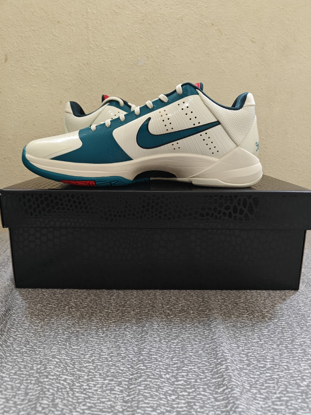 Nike Kobe 5 Protro x Caitlin Clark ‘Coconut Milk/Bright Spruce’ – Size 10