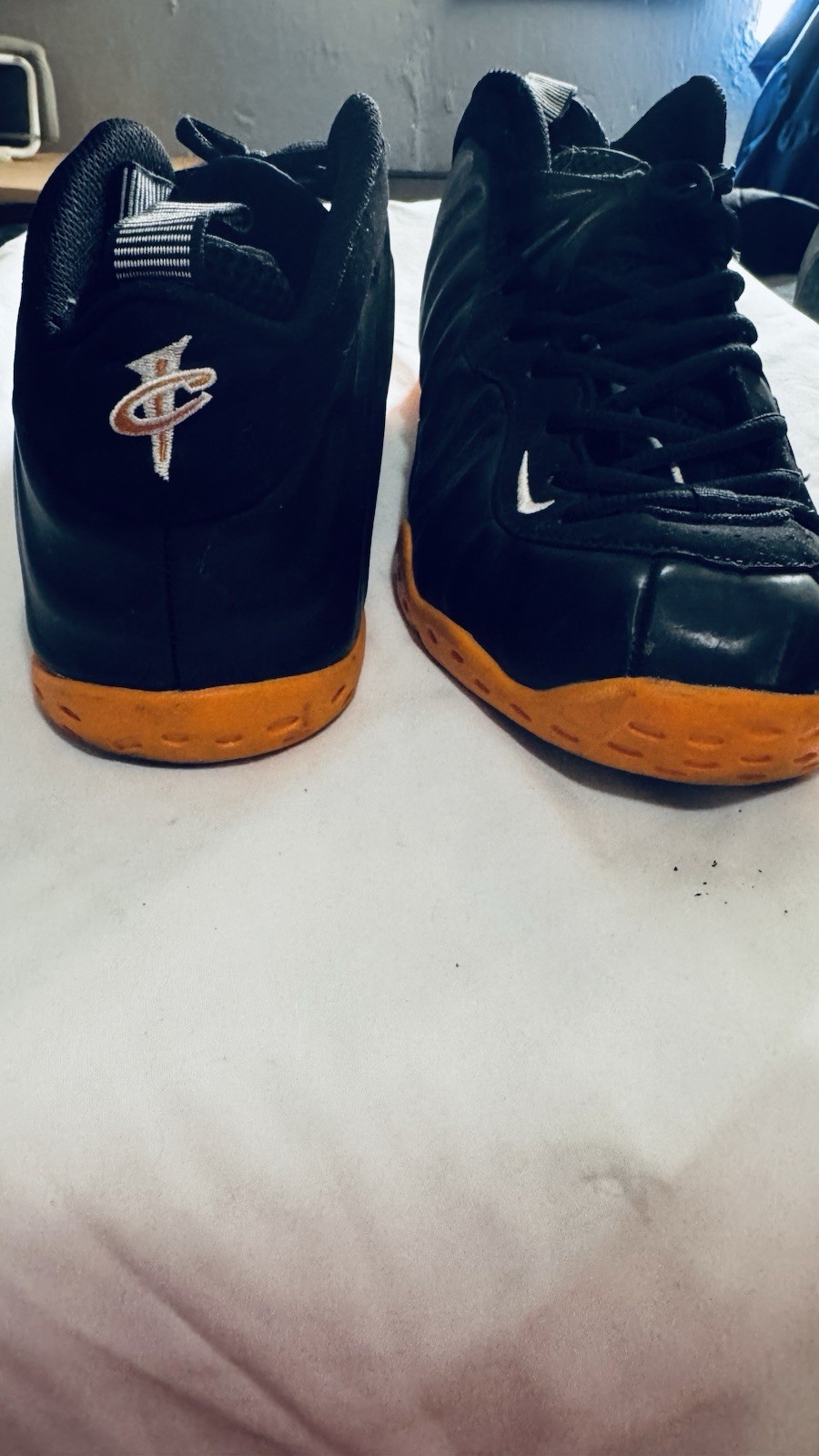 Nike Air Foamposite One Men’s High Top Lace-Up Basketball Sneakers Black Orange