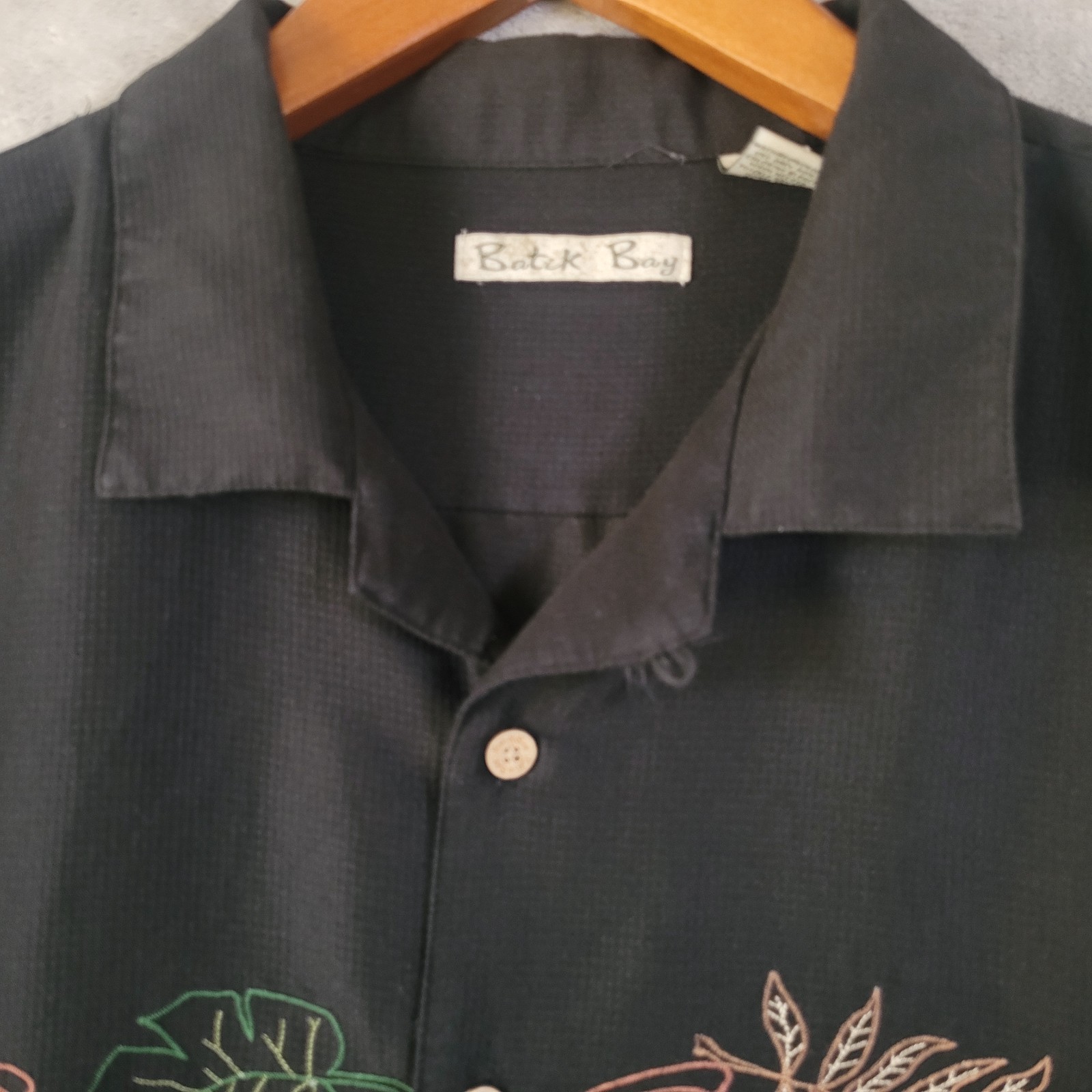 Batik Bay Men’s XL Black Embroidered Martini Tropical Camp Shirt Rayon Blend
