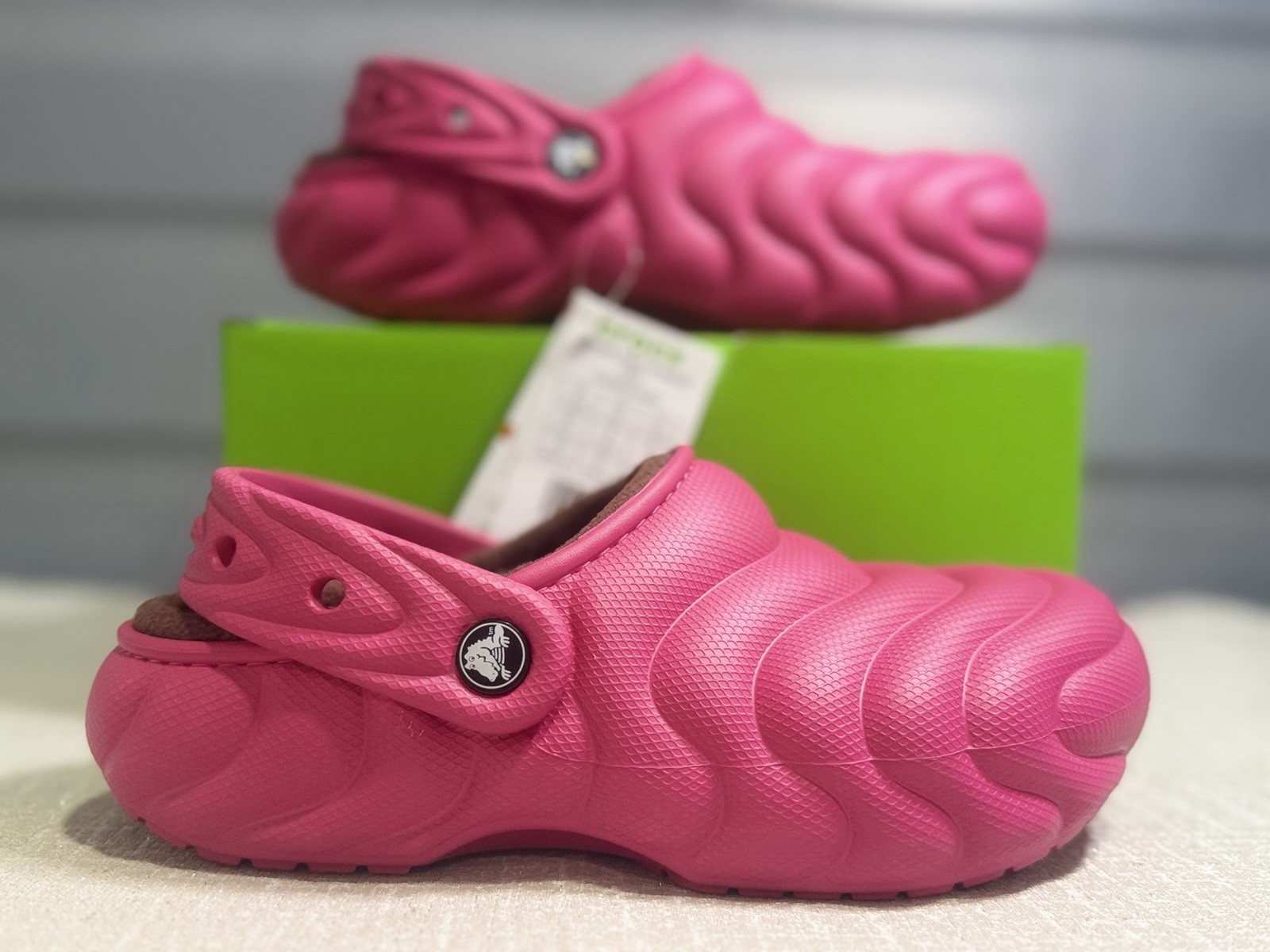 CROCS Classic Lined Overpuff Clog Slip On Dragonfruit Pink 210059 UNISEX W6/M4
