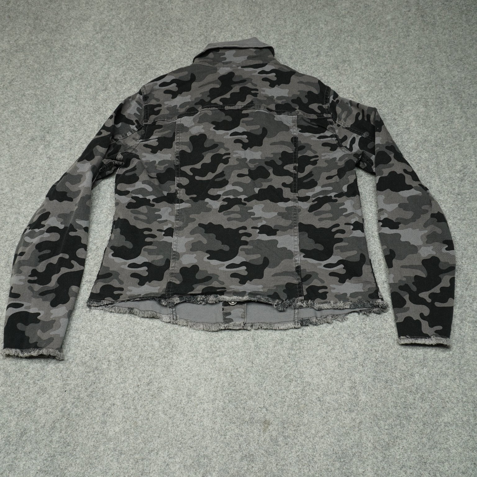 Women’s Camouflage Denim Jacket Medium Gray Cotton Blend Frayed Hem Reversible