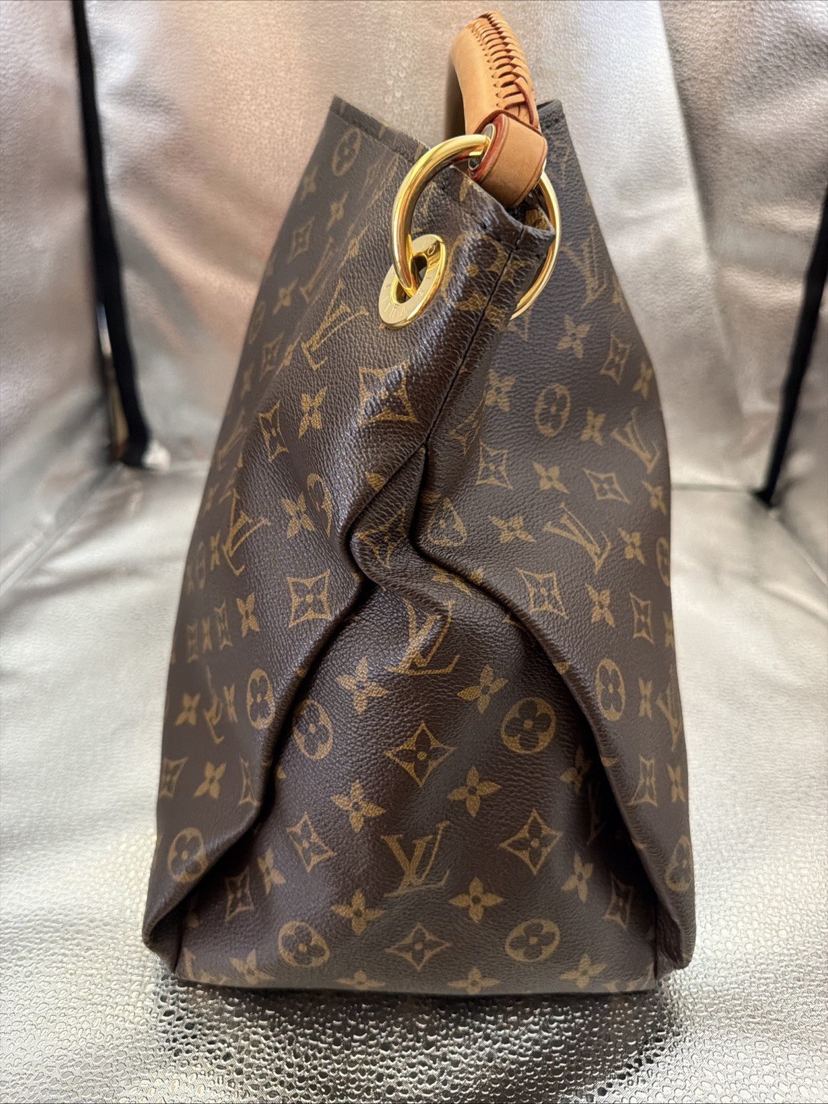 Authentic Louis Vuitton Artsy MM Monogram Hobo Canvas Shoulder Tote Handbag