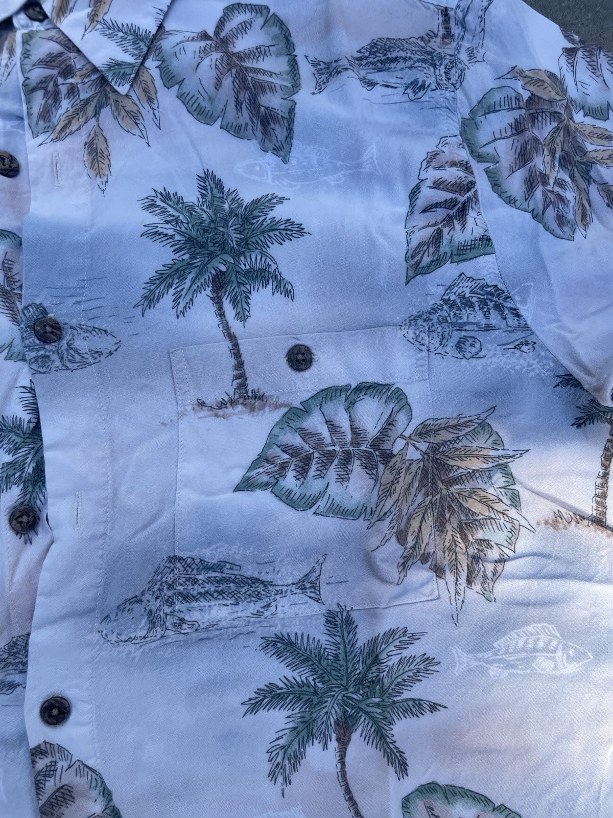Batik Bay Hawaiian Short Sleeve Button-Up Shirt Size M 100% Rayon Palm Trees