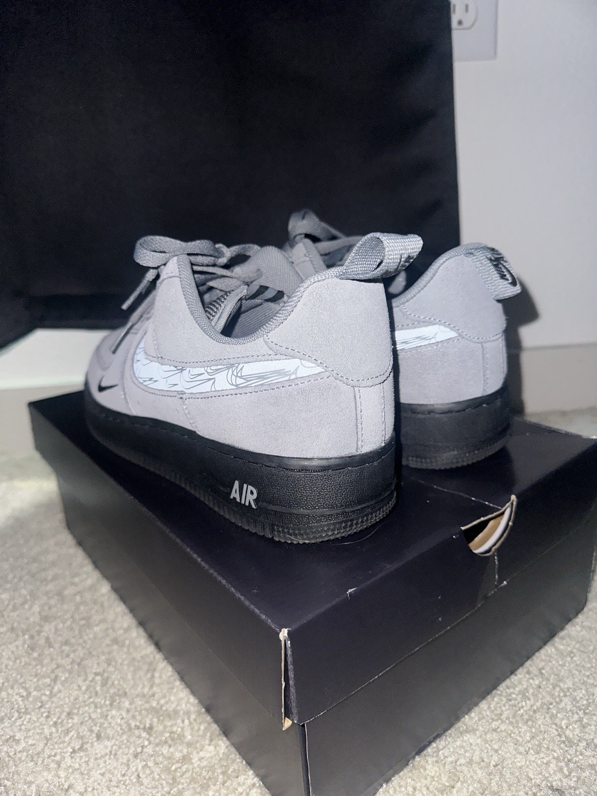 Nike Air Force 1 ’07 LV8 Men’s Low Top Suede Cool Grey/Black Reflective Swoosh