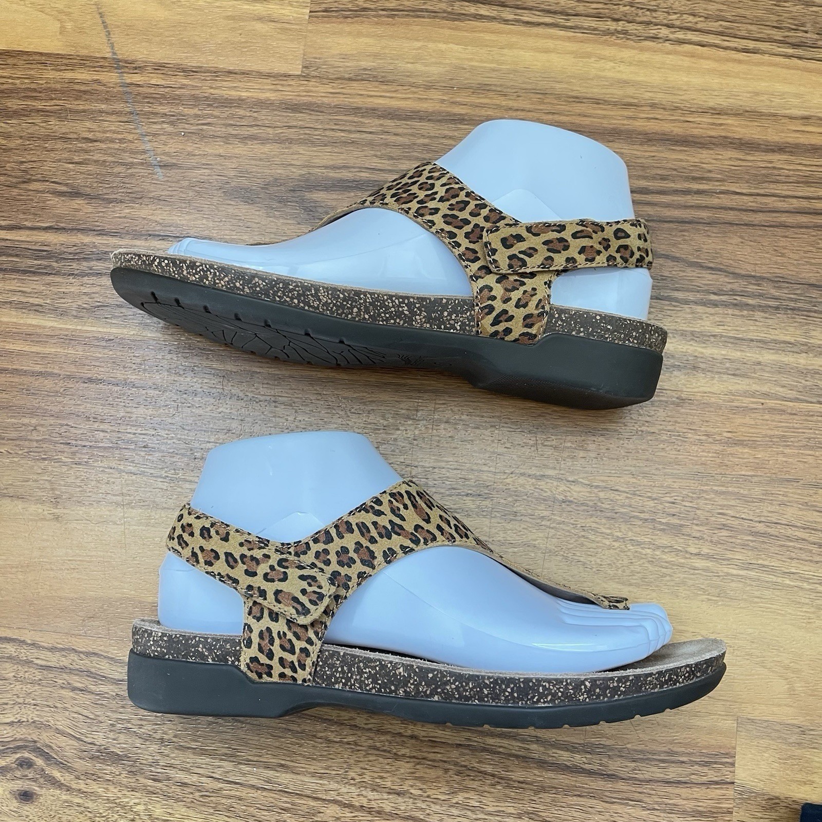 Dansko Womens Reece Sandals 37 Leopard Toe Loop Slingback Thong Vacation Beach