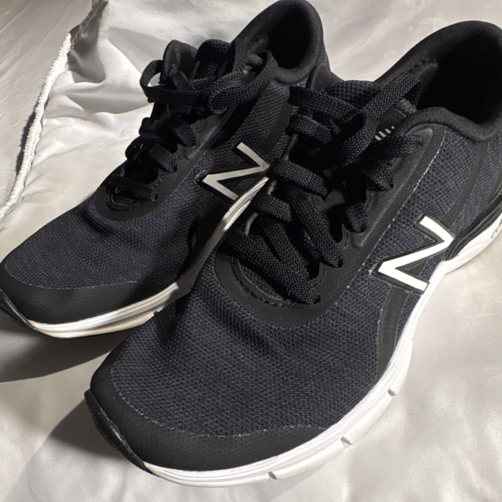 New Balance Women’s Black/White Mesh Low Top Lace-Up Athletic Sneakers WX711BH3
