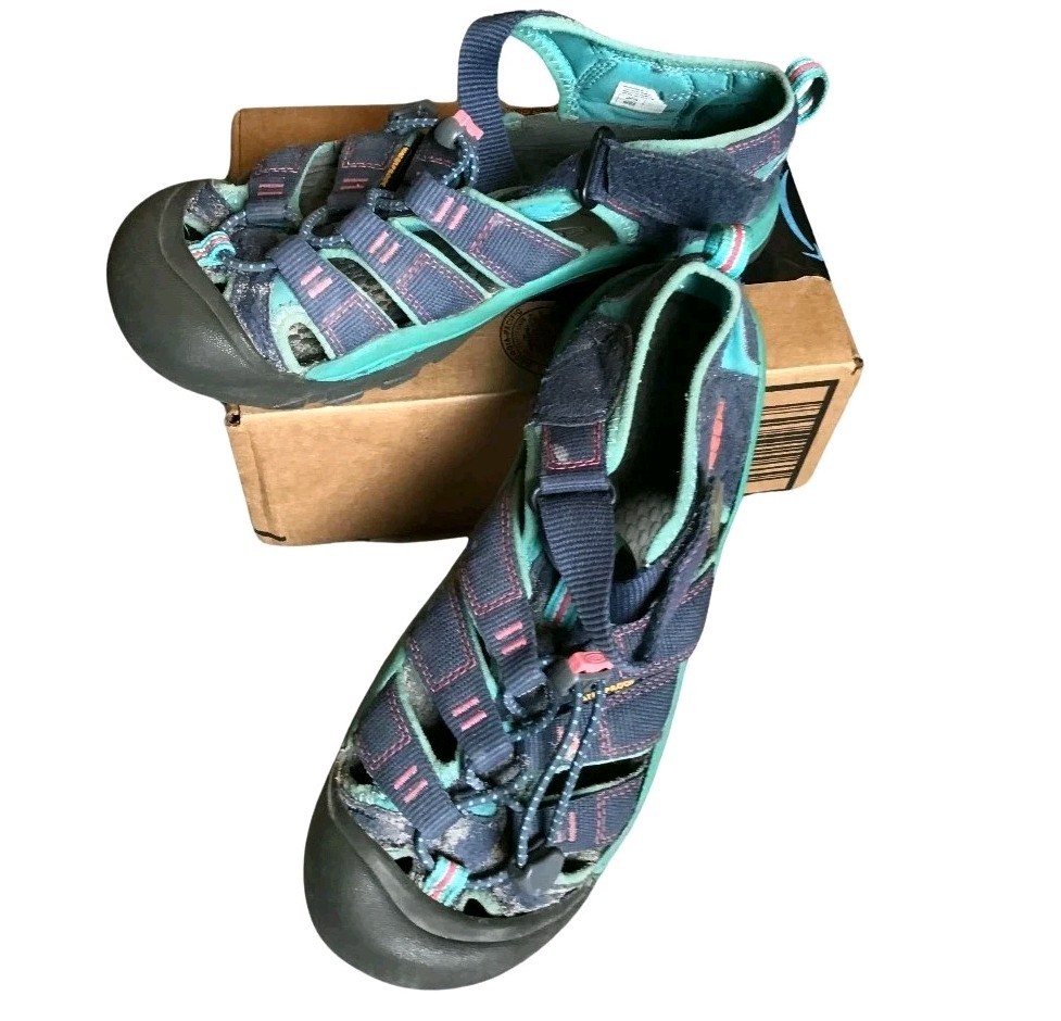 Keen Sandals Youth Size 3.5 Blue Pink Teal with Drawstring and Beach Sand