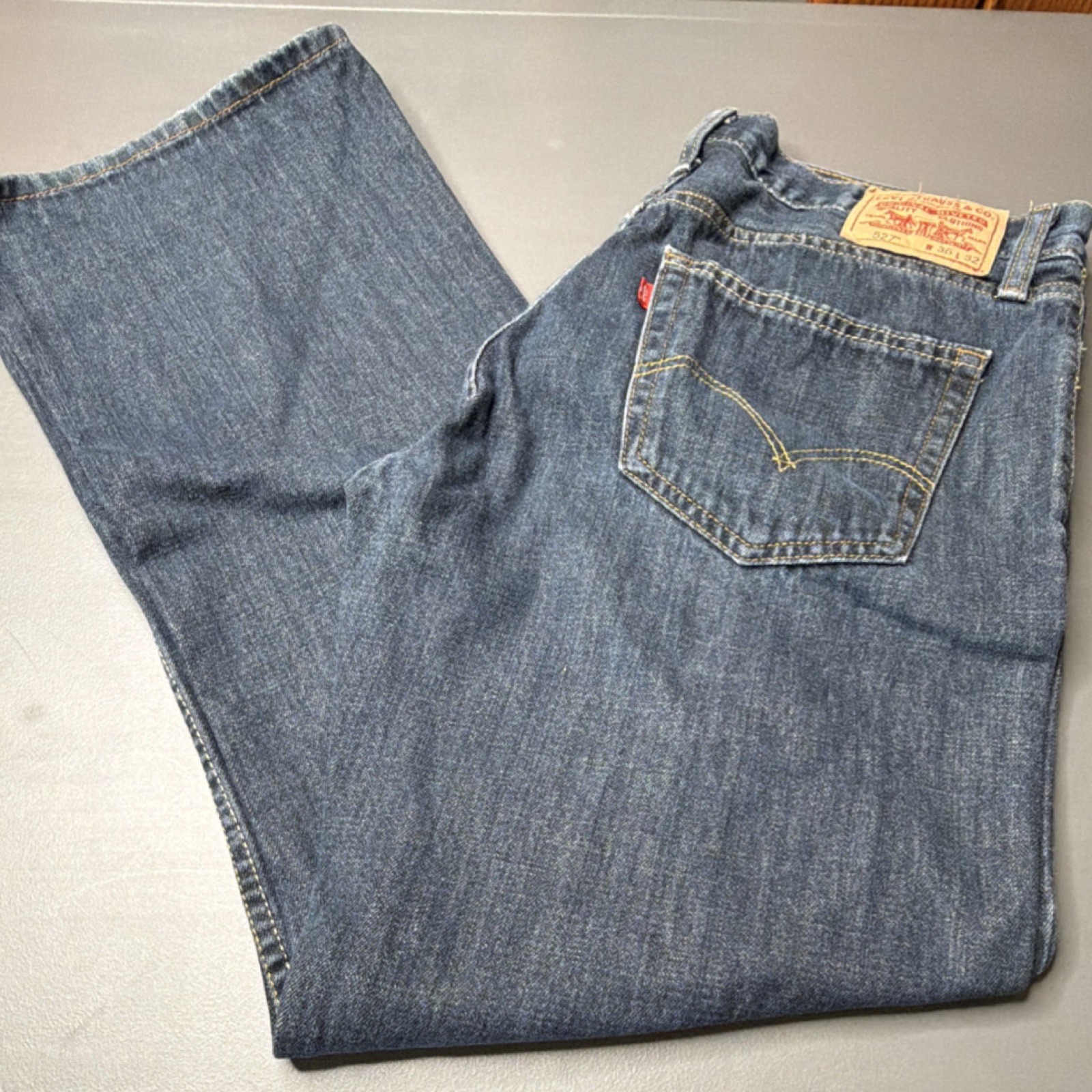 Levi’s Men’s 527 Bootcut Blue Medium Wash Denim Jeans Cotton 5-Pocket