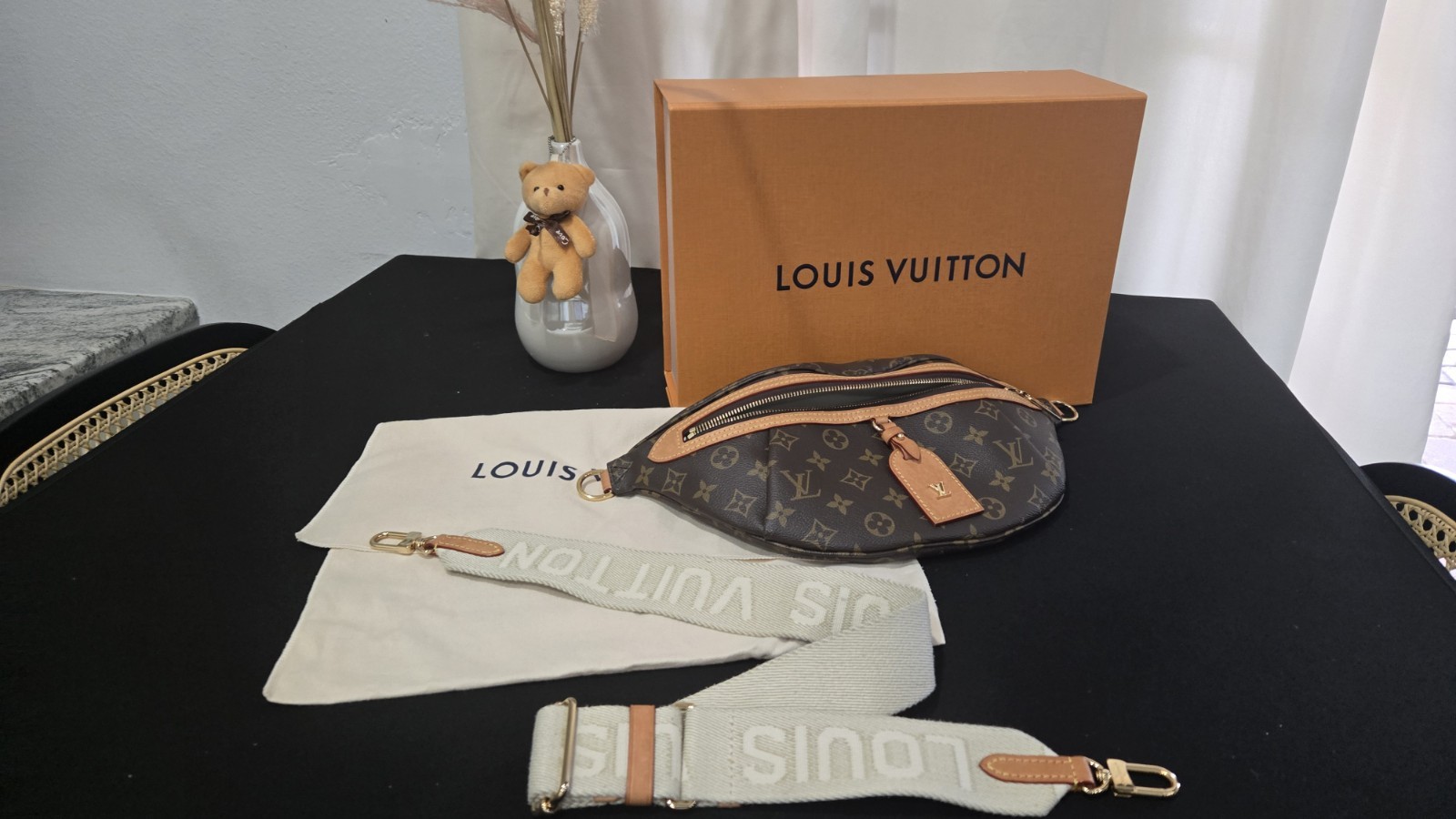 $1960 LOUIS VUITTON Monogram High Rise RFID Paris