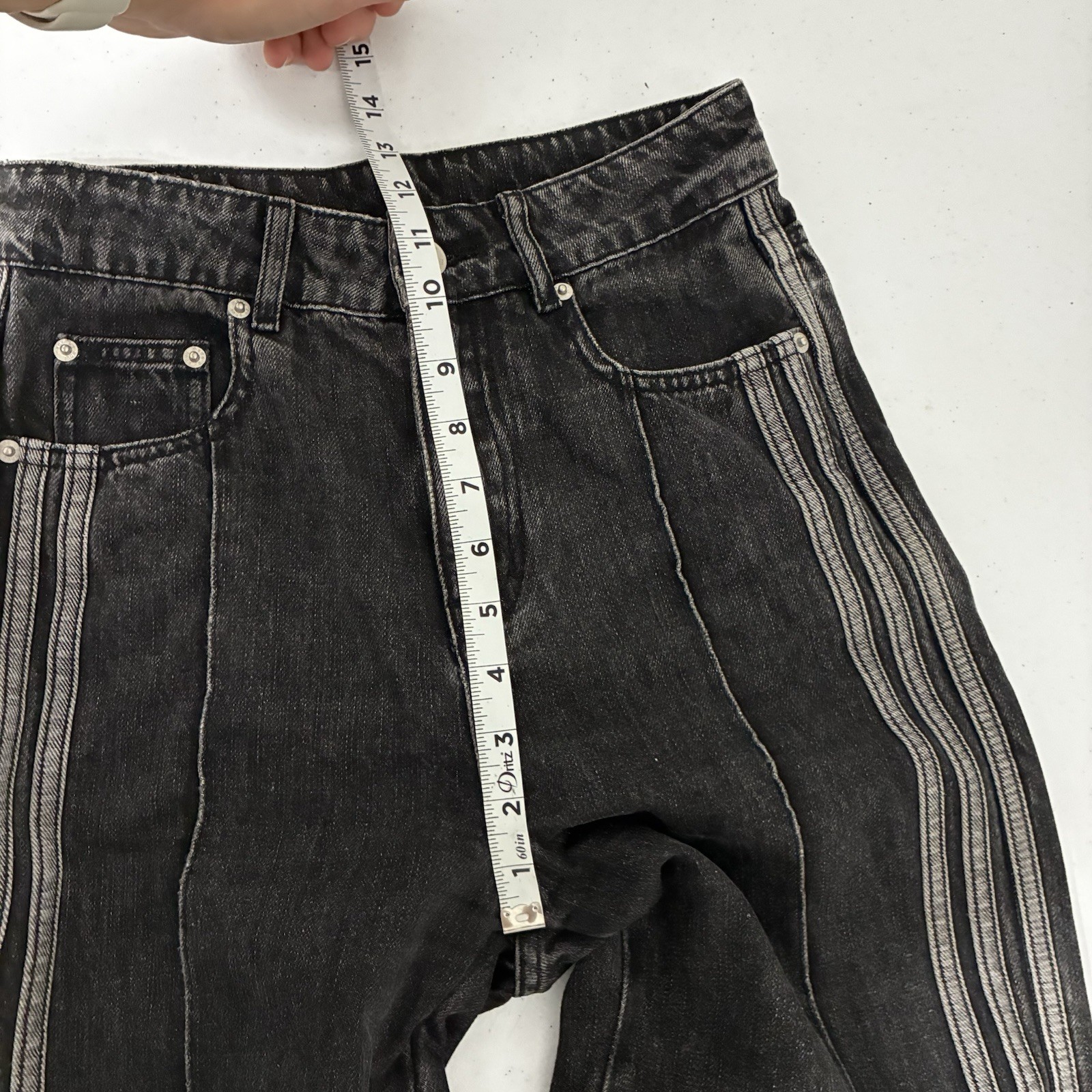 chuu High Rise Straight Dark Wash Black Denim Jeans Frayed Hem 5-Pocket